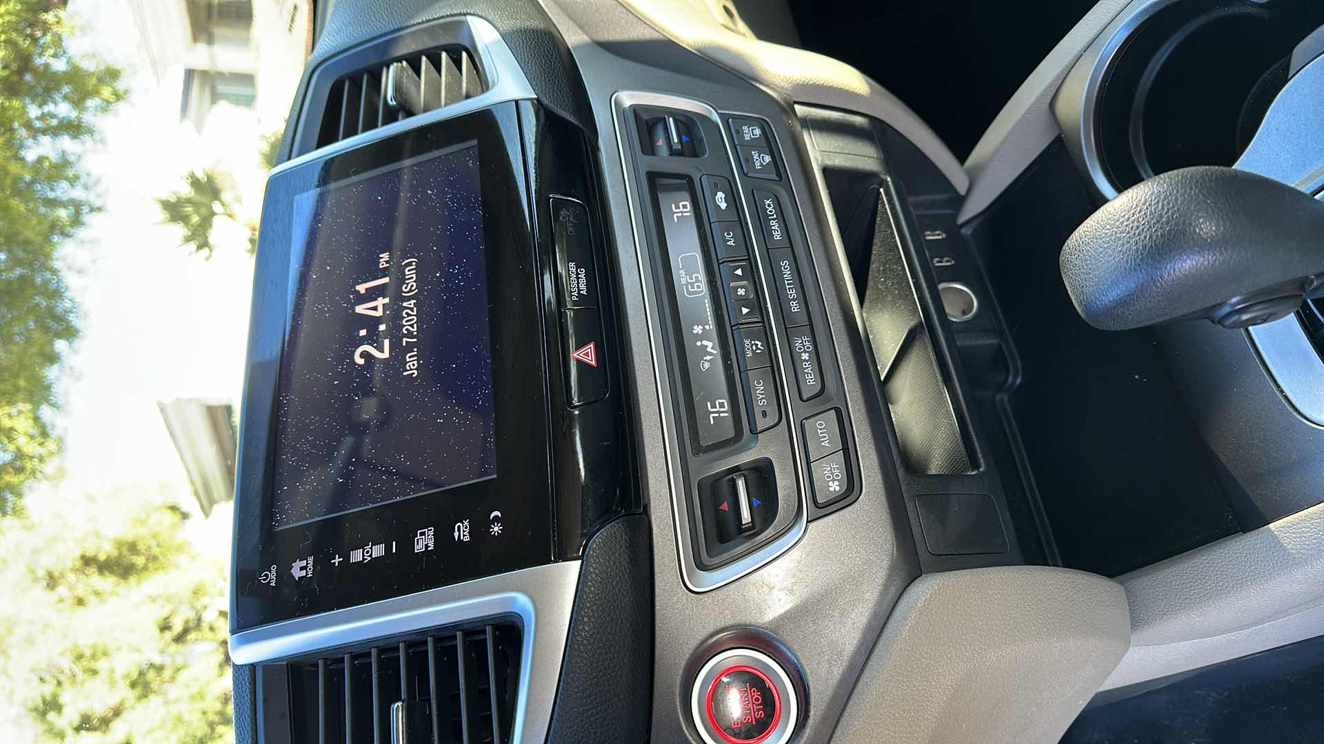 Photo 1 of 2018 WHITE HONDA PILOT W 6 CYL- MILEAGE 41575-(NO ORIGINAL TITLE, BUYER TO TITLE)