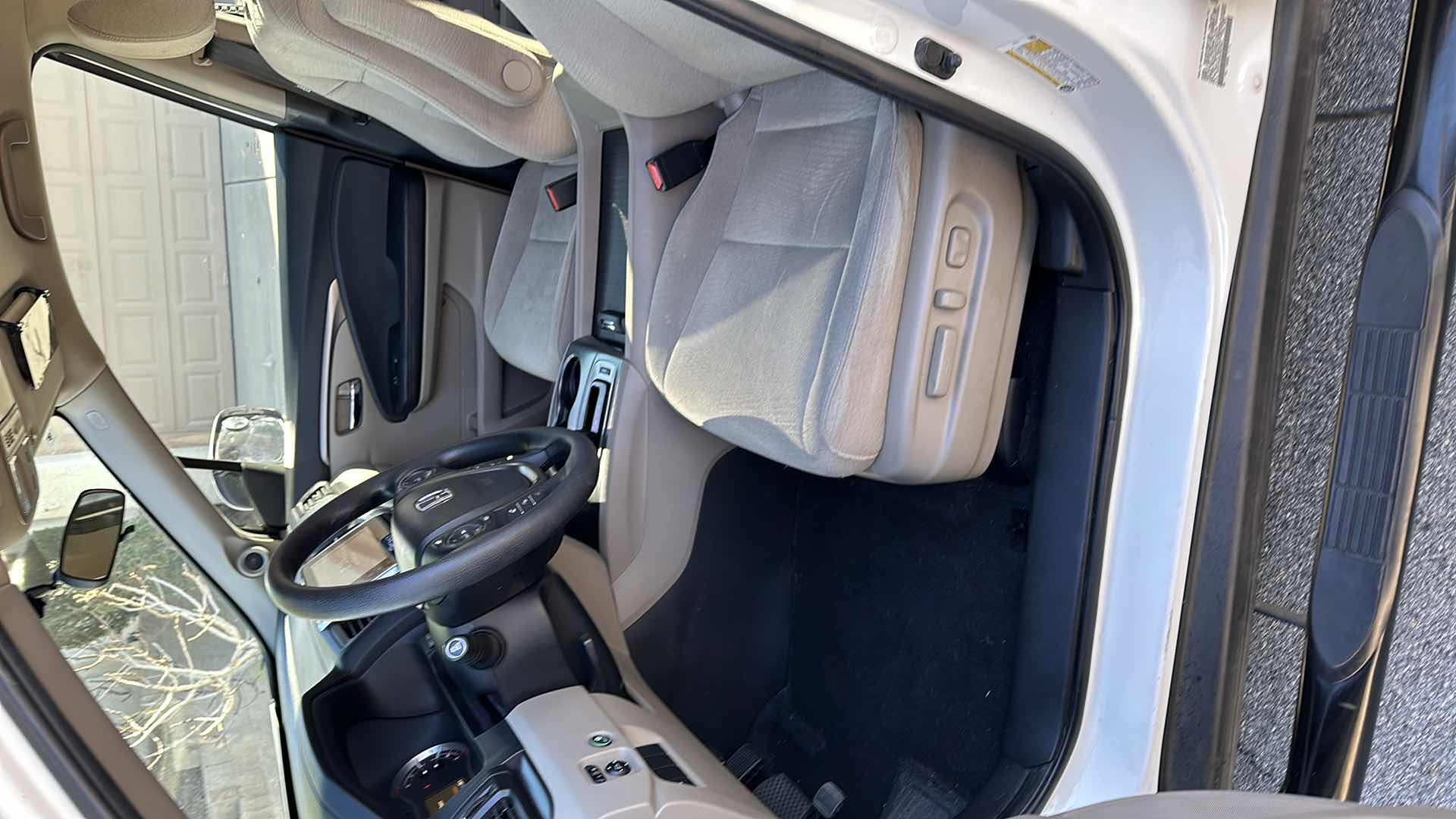 Photo 1 of 2018 WHITE HONDA PILOT W 6 CYL- MILEAGE 41575-(NO ORIGINAL TITLE, BUYER TO TITLE)