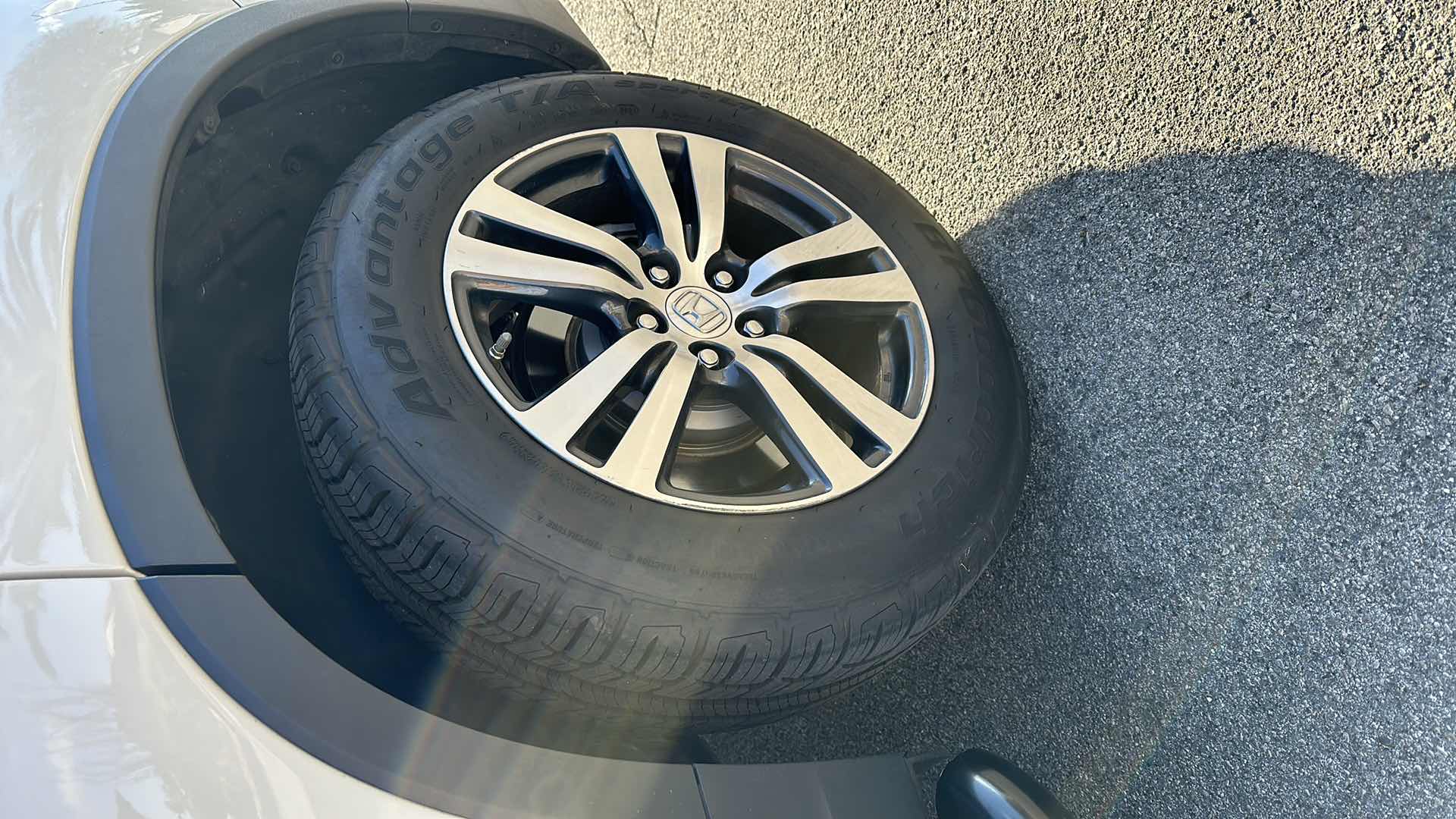 Photo 1 of 2018 WHITE HONDA PILOT W 6 CYL- MILEAGE 41575-(NO ORIGINAL TITLE, BUYER TO TITLE)