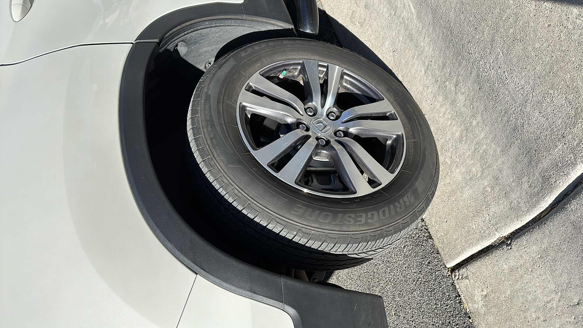 Photo 1 of 2018 WHITE HONDA PILOT W 6 CYL- MILEAGE 41575-(NO ORIGINAL TITLE, BUYER TO TITLE)