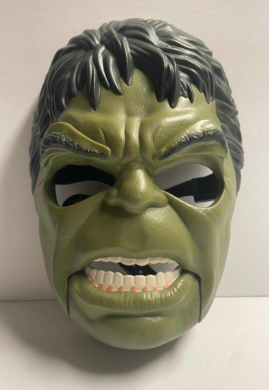 View 1 of NIB MARVEL TOYS THOR RAGNAROK HULK OUT MASK WITH ADJUSTABLE STRAP - RETAIL PRICE $16.99
