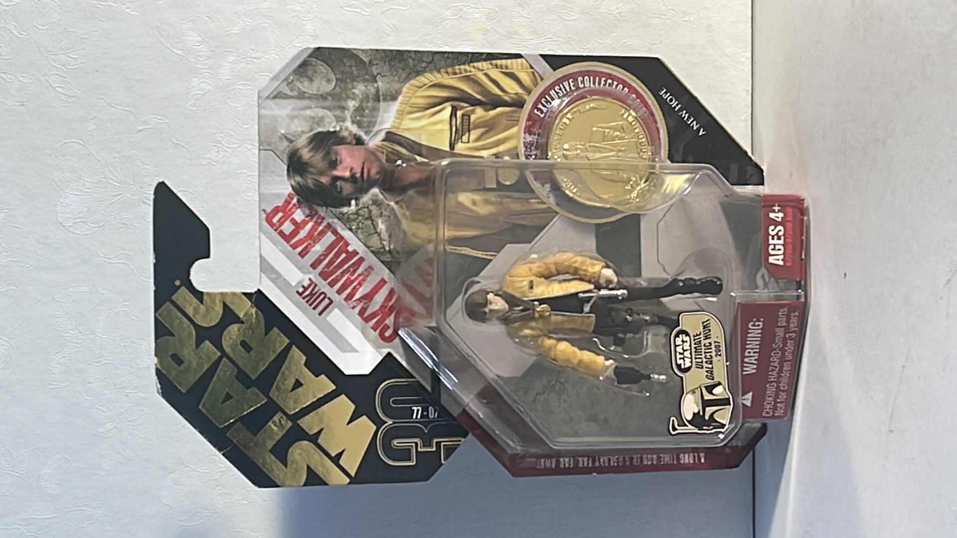Photo 1 of NIB STAR WARS SAGA LEGENDS 30TH ANNIVERSARY “LUKE SKYWALKER ” FIGURE W/ GOLD COIN - RETAIL PRICE $15.99