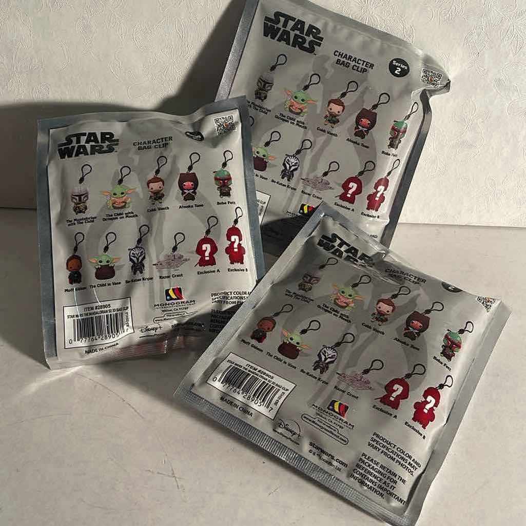 Photo 1 of NIB STAR WARS THE MANDALORIAN DISNEY SERIES 2 CHARACTER BAG CLIP - TOTAL RETAIL PRICE $ 34.00