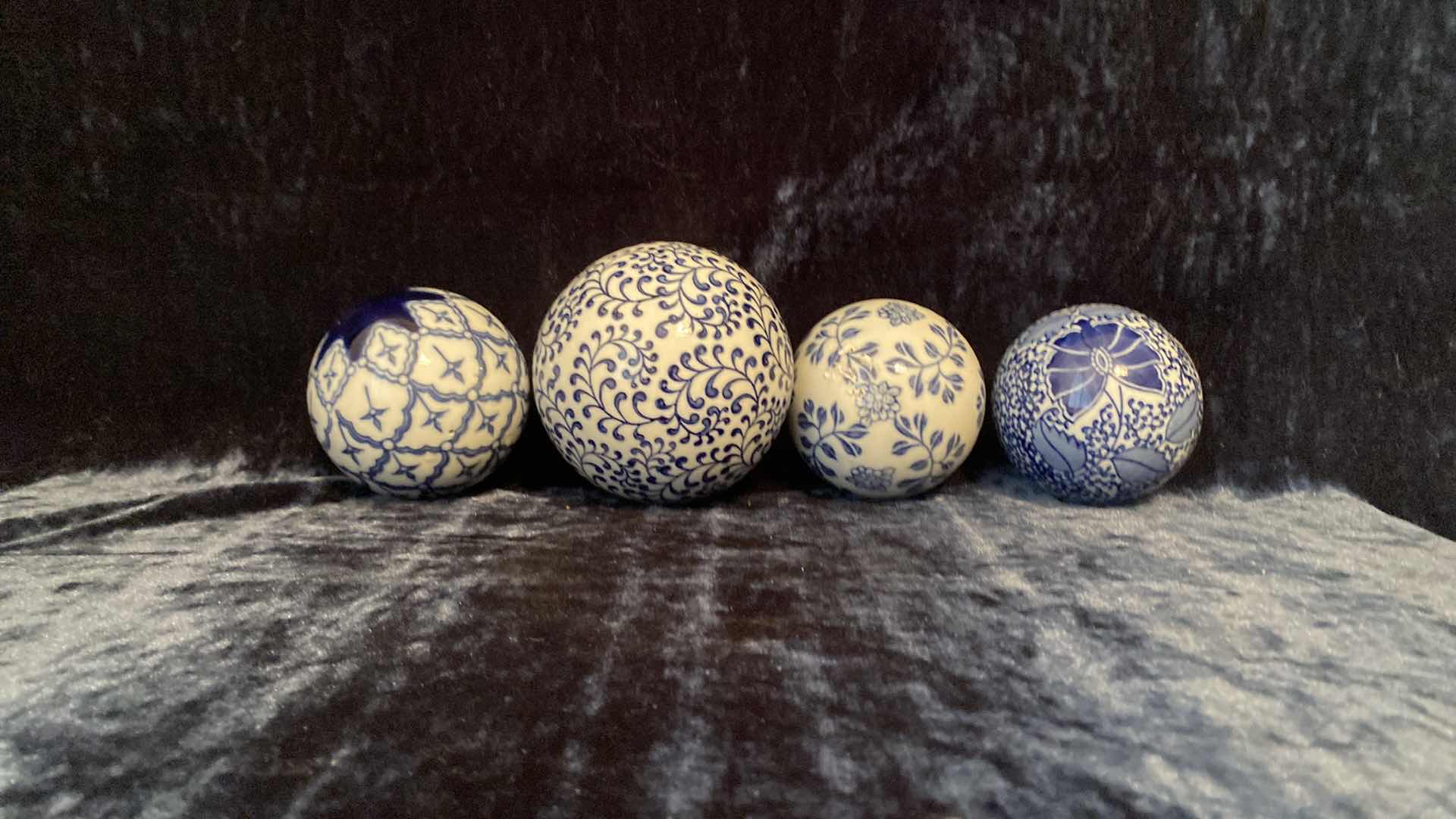 Photo 1 of 4 DECORATIVE vINTAGE, PORCELAIN, CARPET, BALLS, BLUE AND WHITE