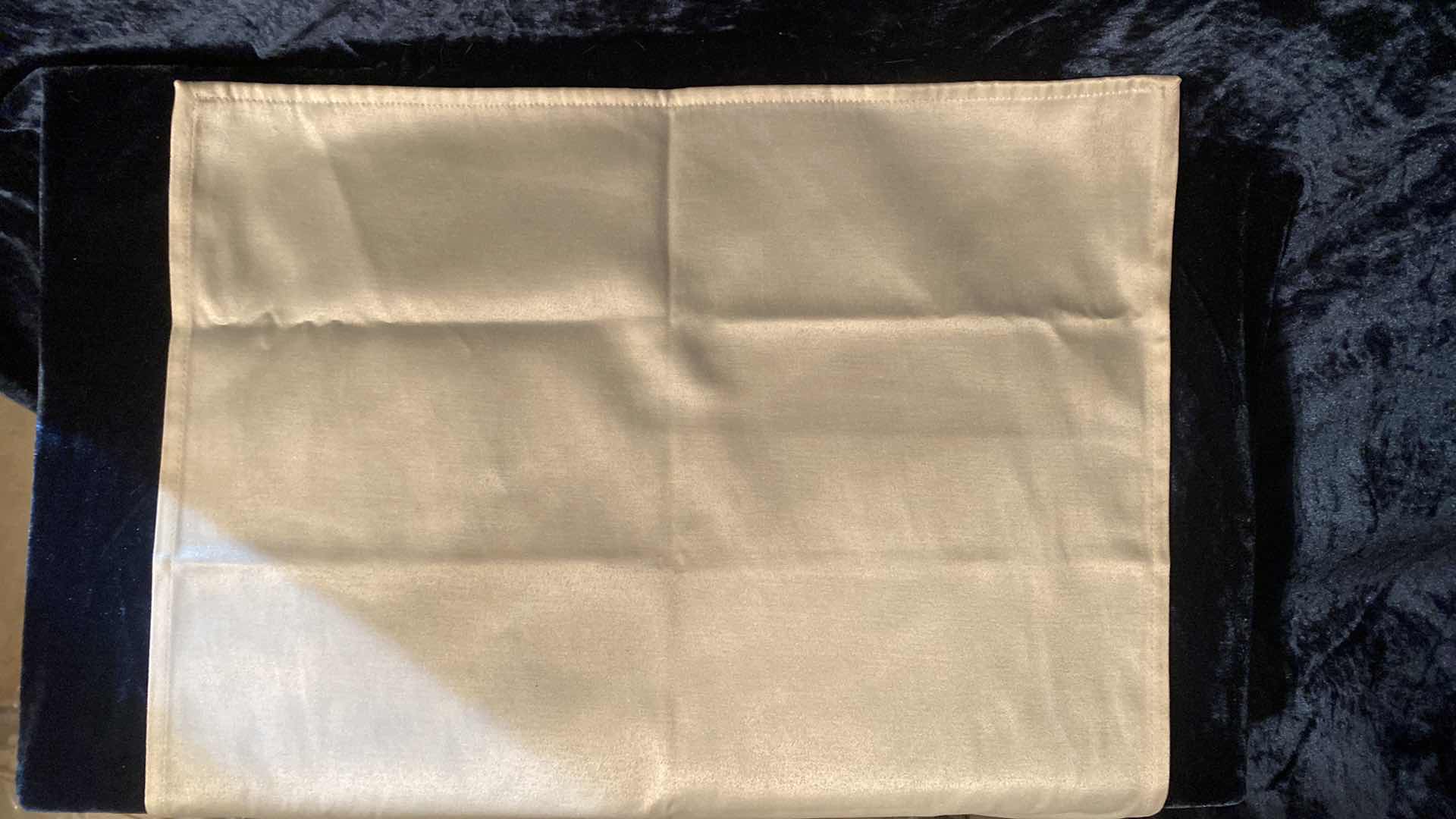 Photo 1 of 4 WHITE NAPKINS