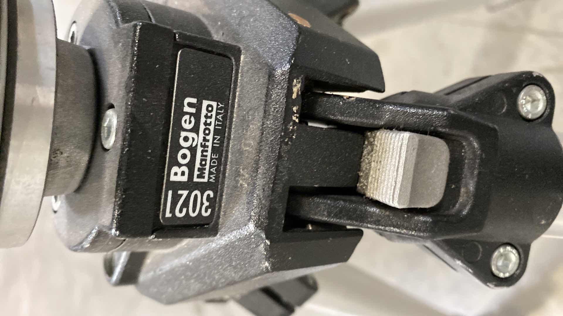 Photo 1 of BOGEN 3021 TRIPOD