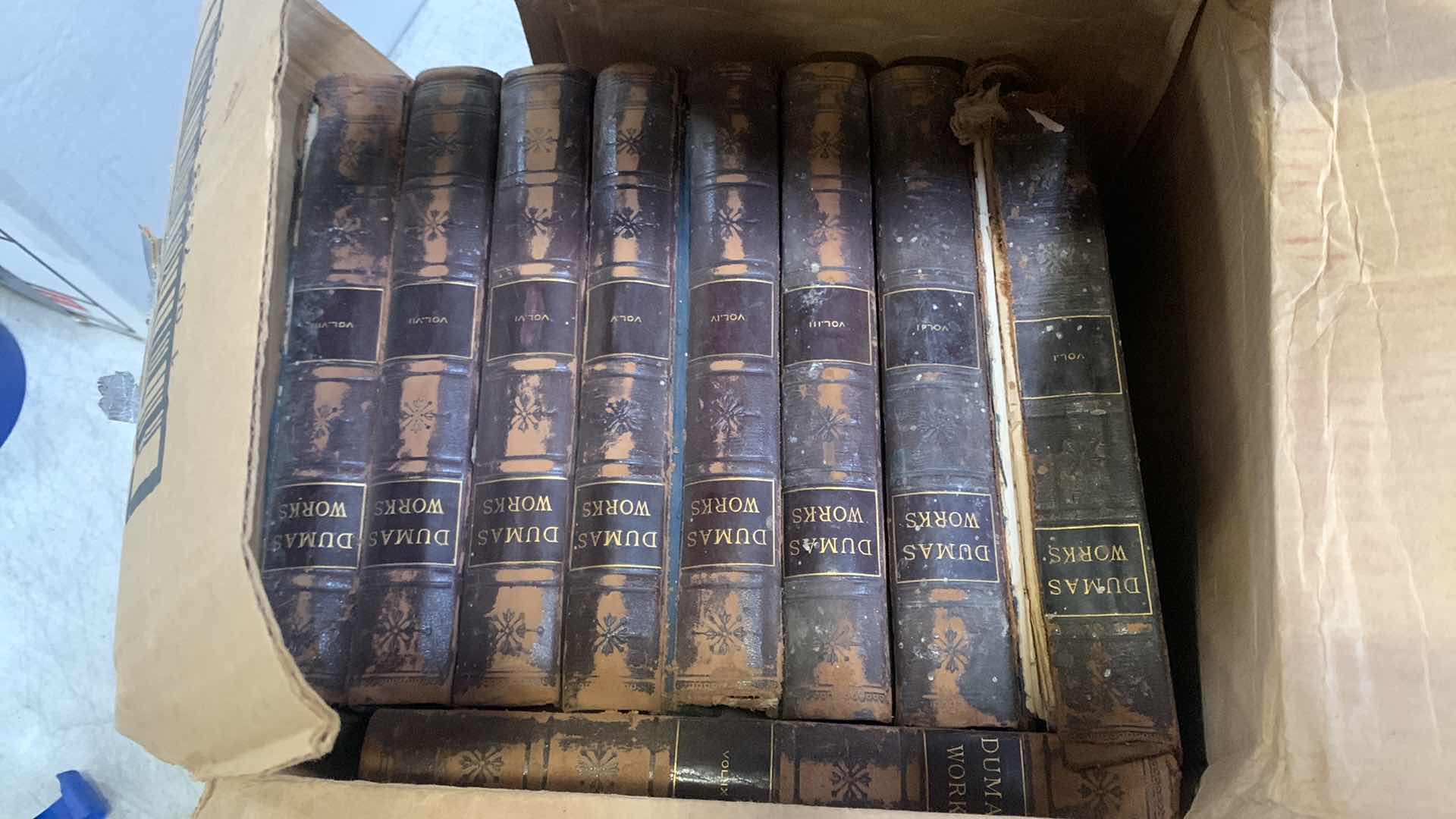 Photo 3 of BOX VINTAGE BOOKS