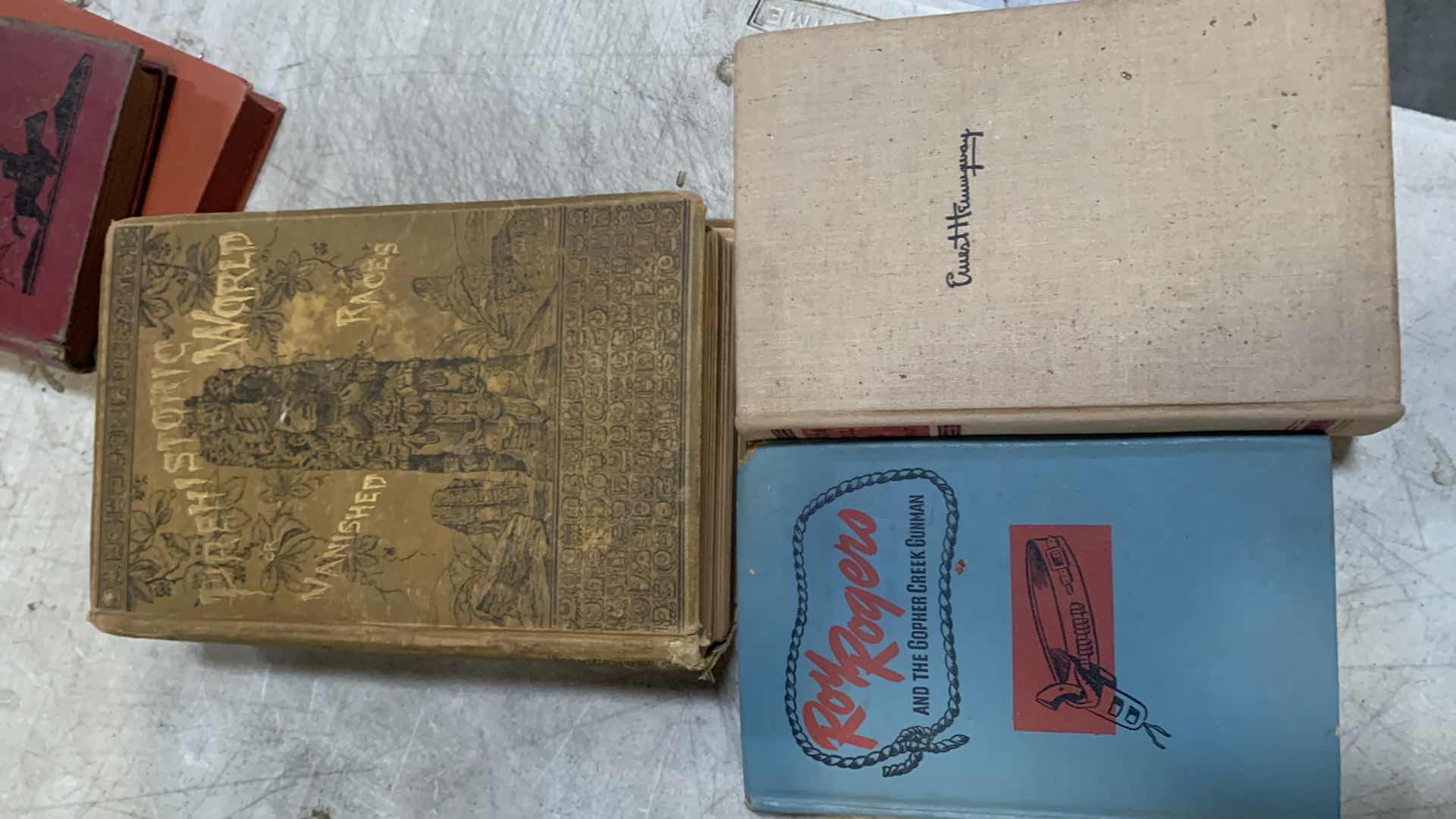 Photo 1 of BOX VINTAGE BOOKS