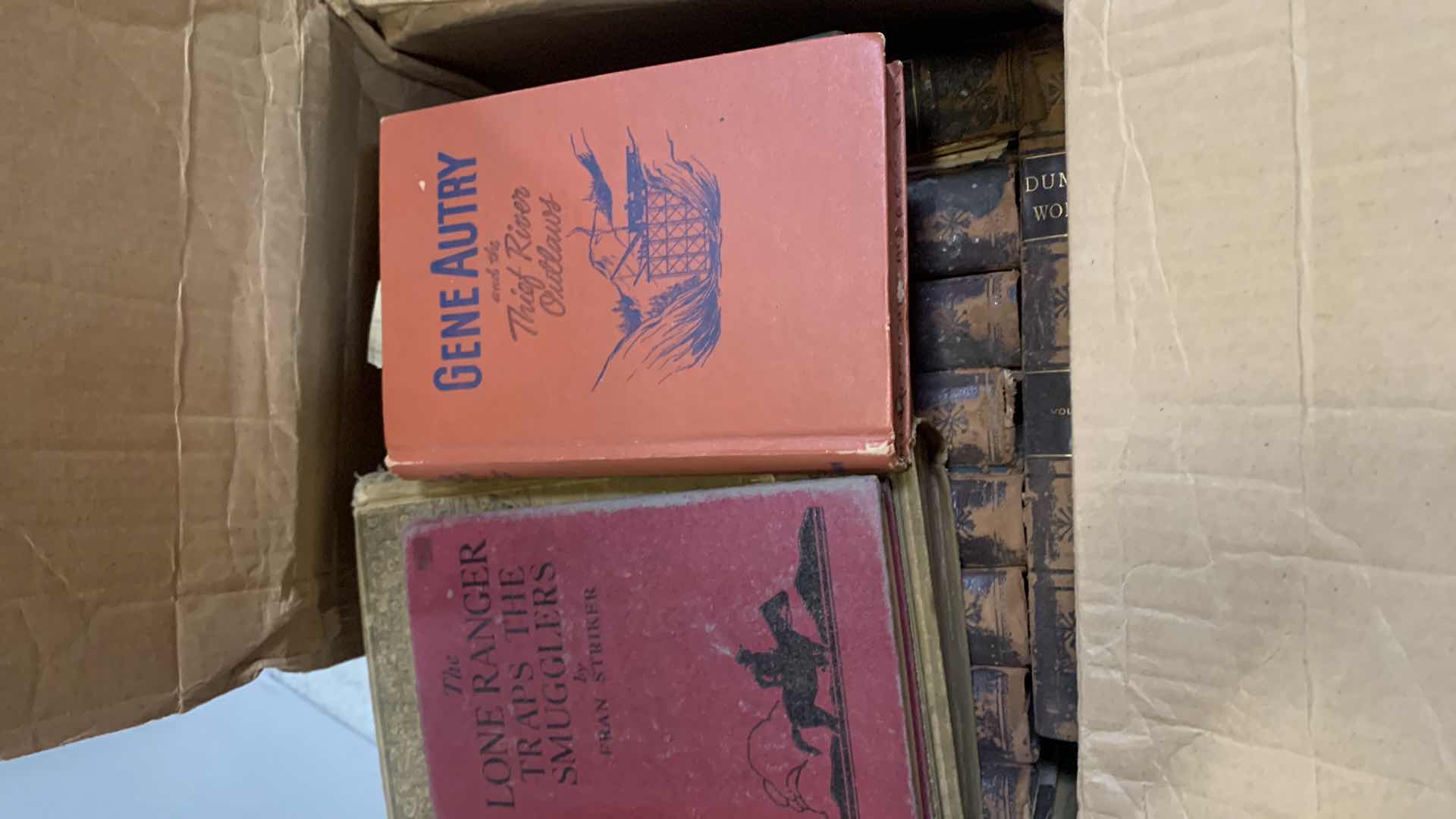 Photo 1 of BOX VINTAGE BOOKS