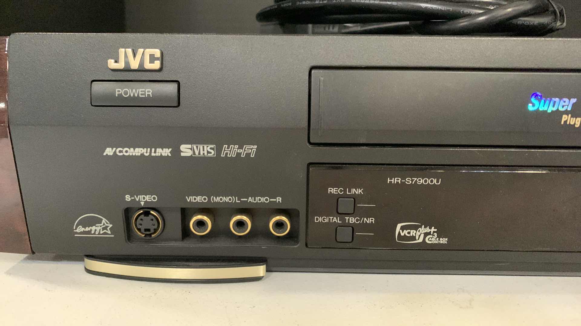 Photo 2 of JVC SUPER VHS ET PLUG & PLAY