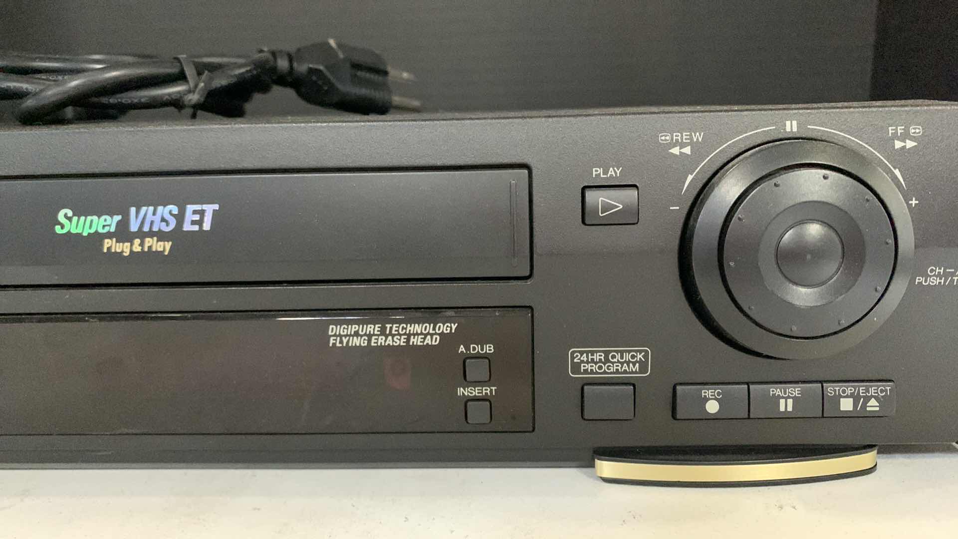 Photo 1 of JVC SUPER VHS ET PLUG & PLAY