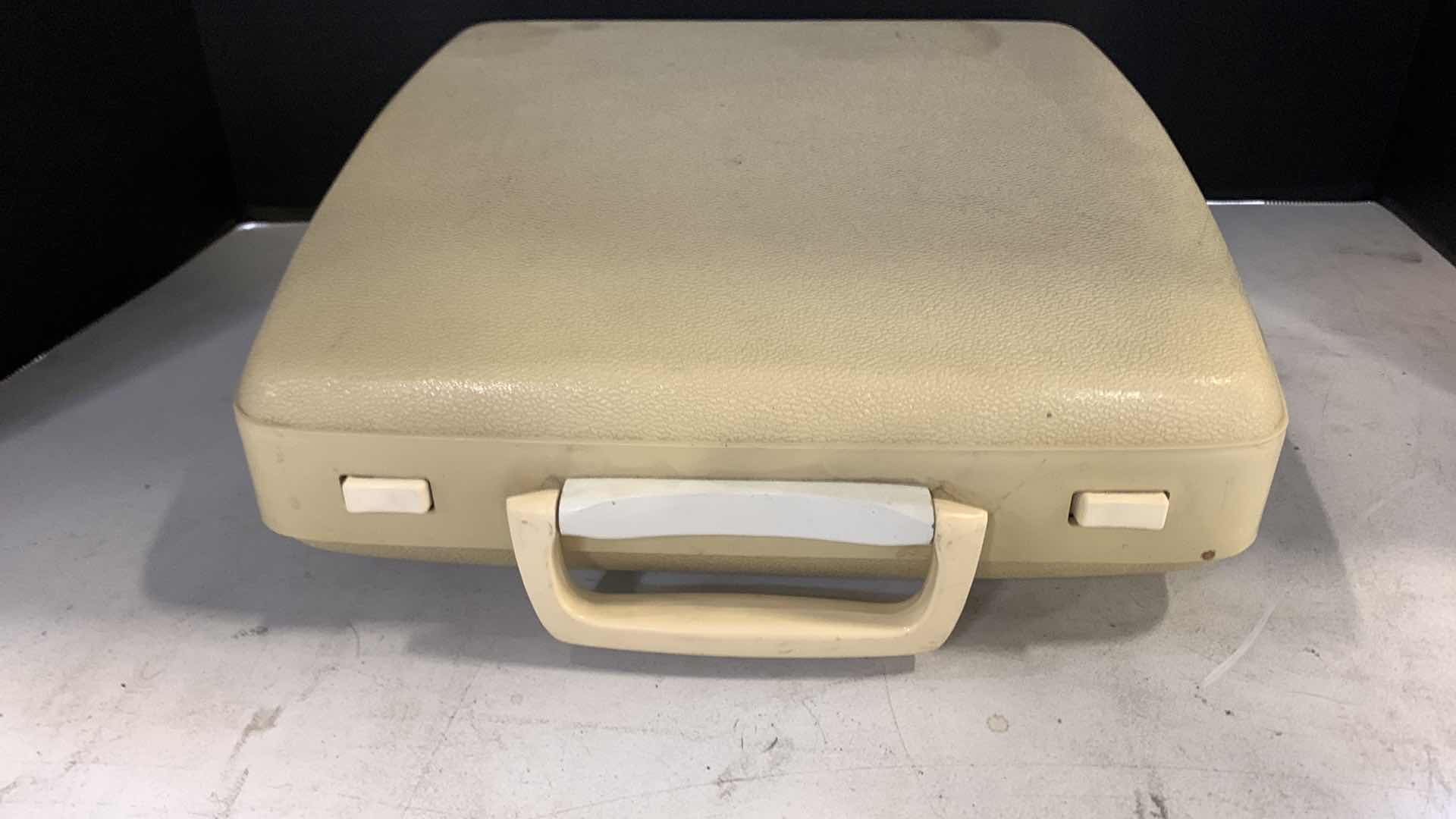 Photo 1 of SMITH - CORONA TYPEWRITER IN CASE