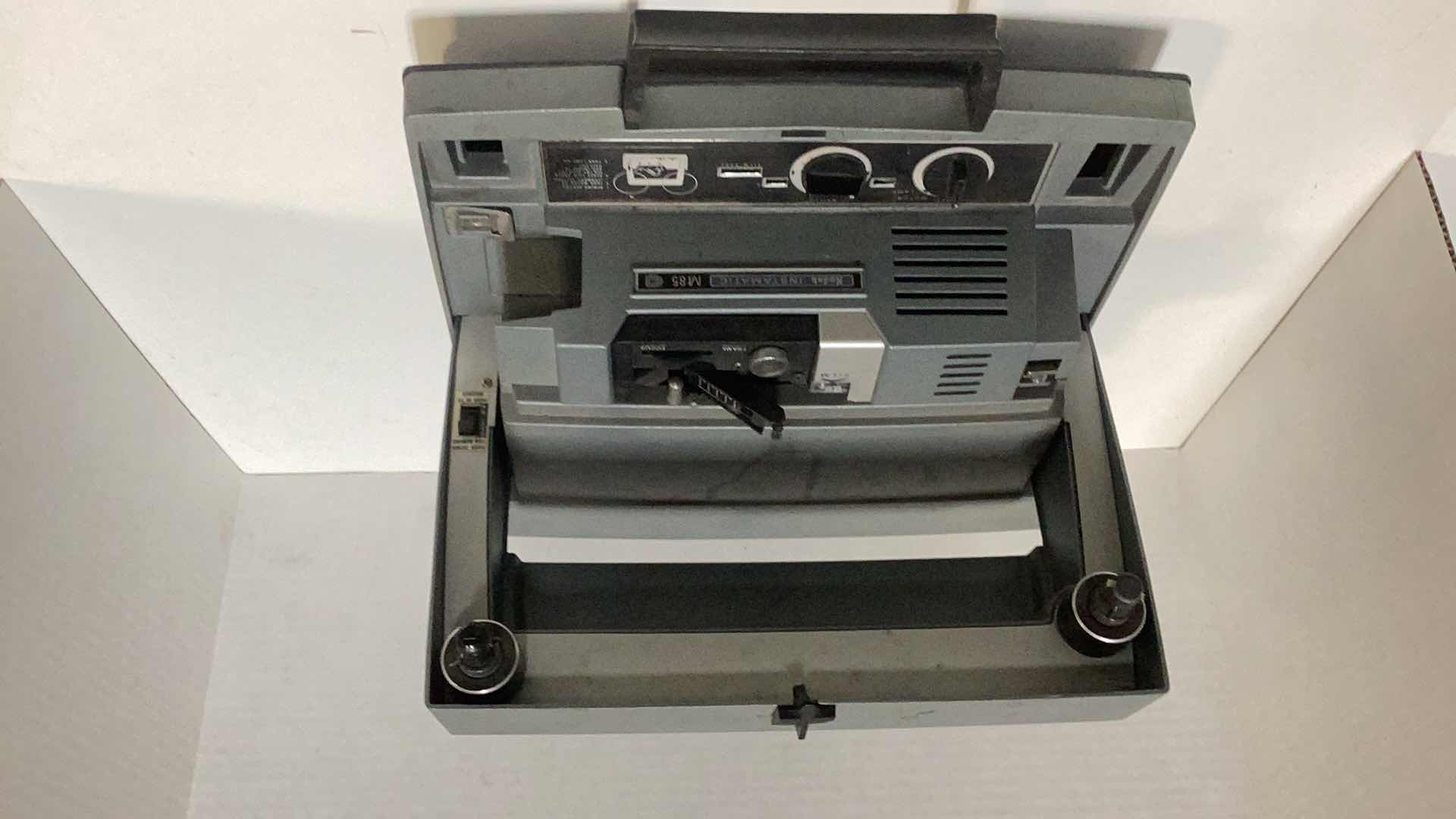 Photo 1 of VINTAGE KODAK INSTAMATIC MOVIE PROJECTOR M 85