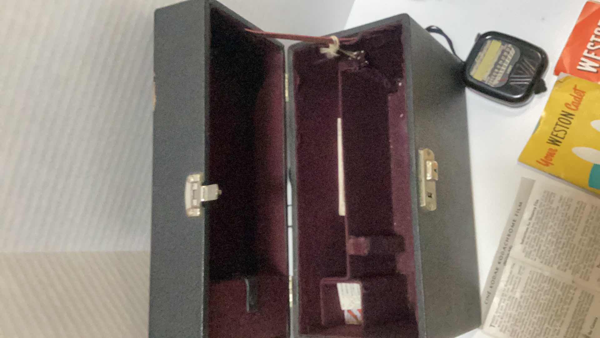 Photo 1 of VINTAGE CINE-KODAK MODEL E MOVIE CAMERA WITH CASE