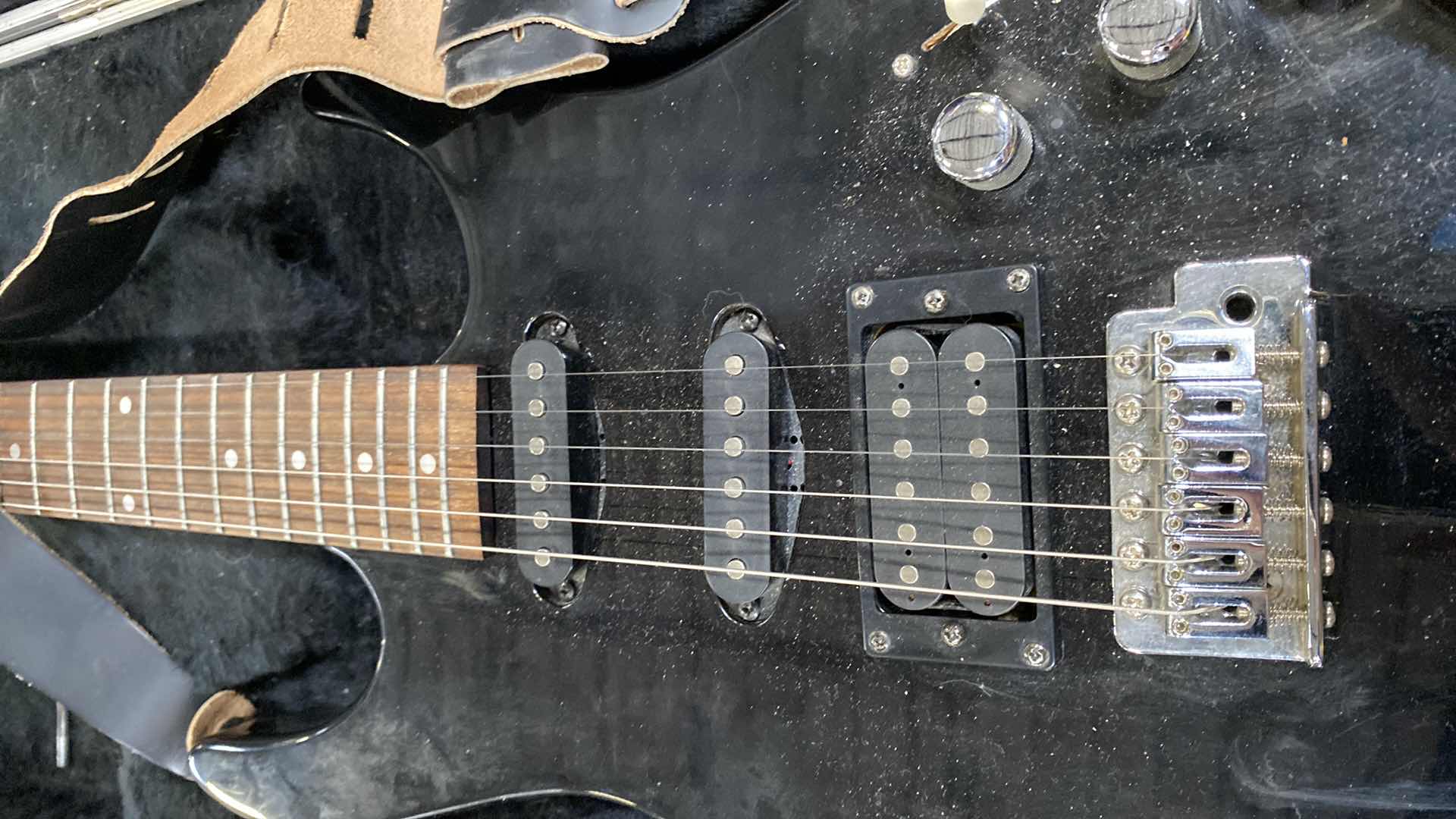 Photo 1 of SAMICK GUITAR IN CASE