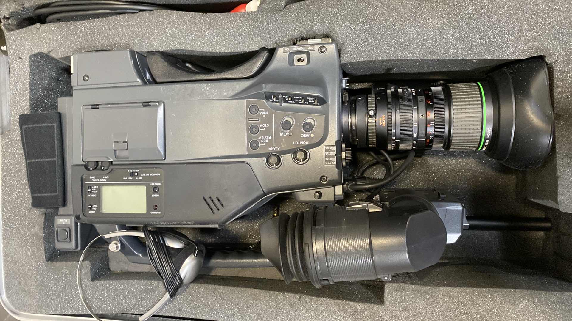 Photo 1 of SONY PRO/BETACAM SP CAMCORDER