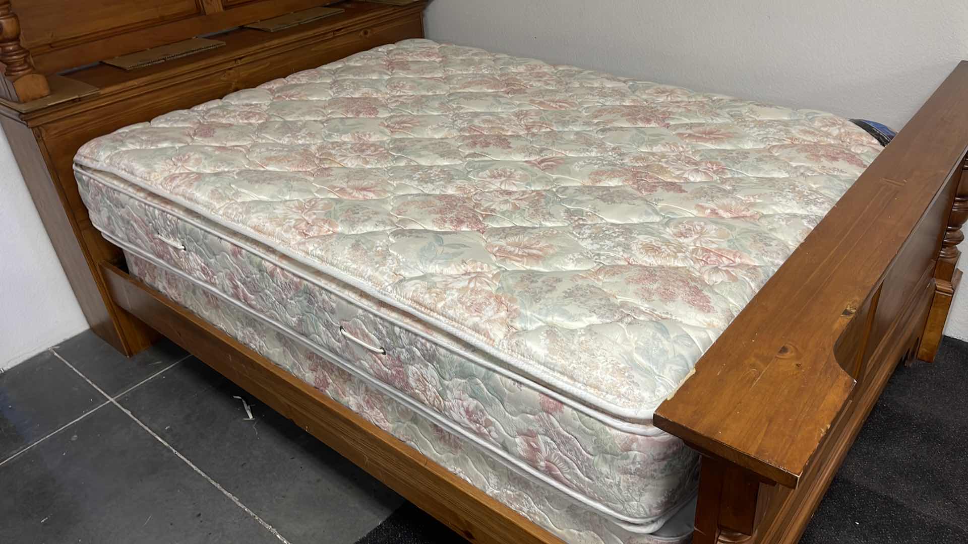 Photo 3 of SERTA PERFECT SLEEPER FULL SIZE MATTRESS W BOX SPRING(BED SOLD SEPARATELY)