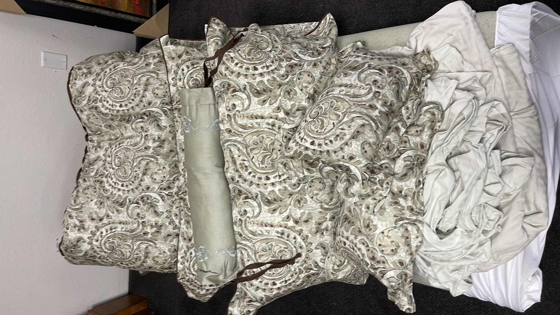 Photo 1 of DOUBLE BED COMFORTER COMPLETE SET