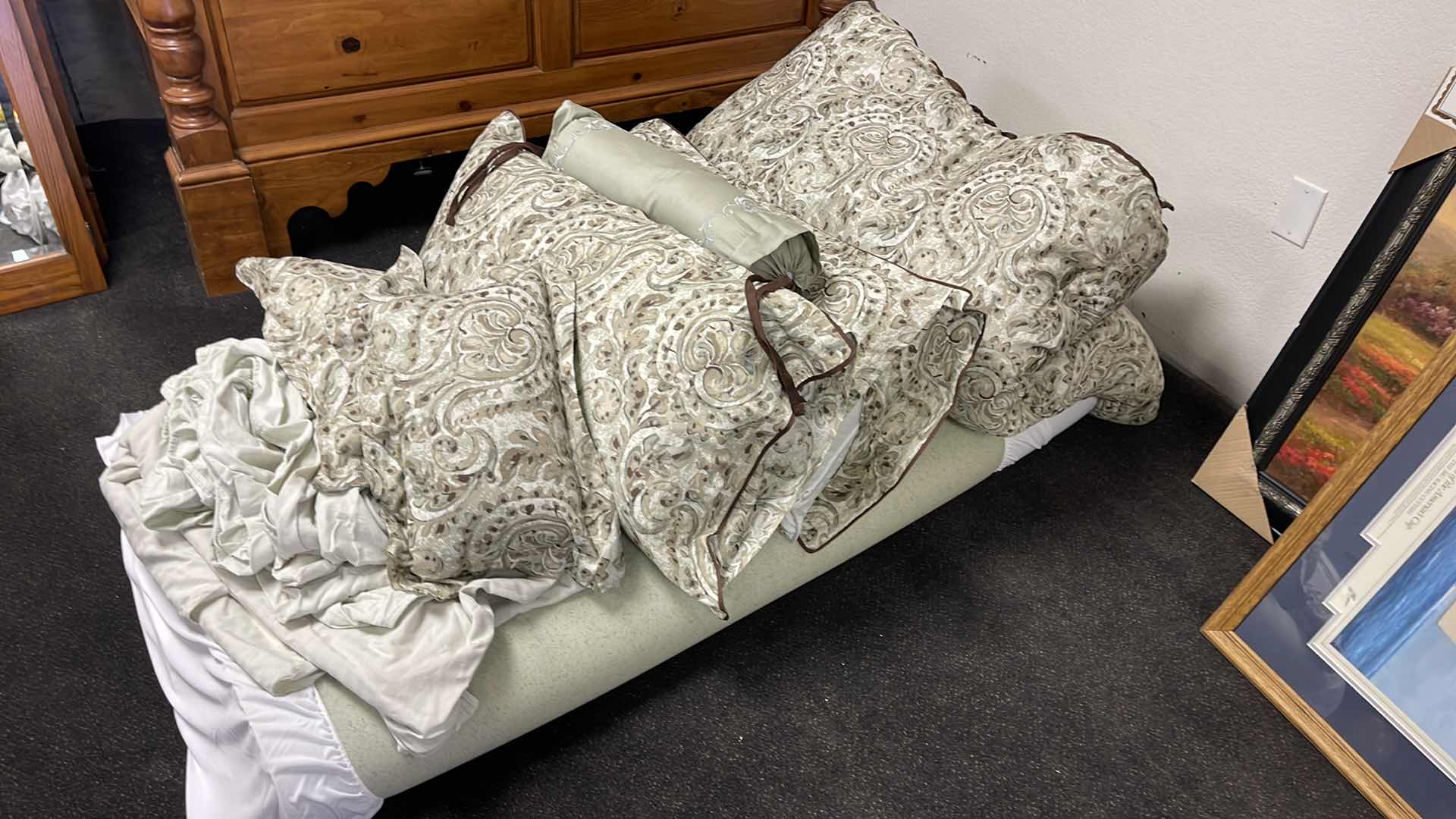 Photo 1 of DOUBLE BED COMFORTER COMPLETE SET