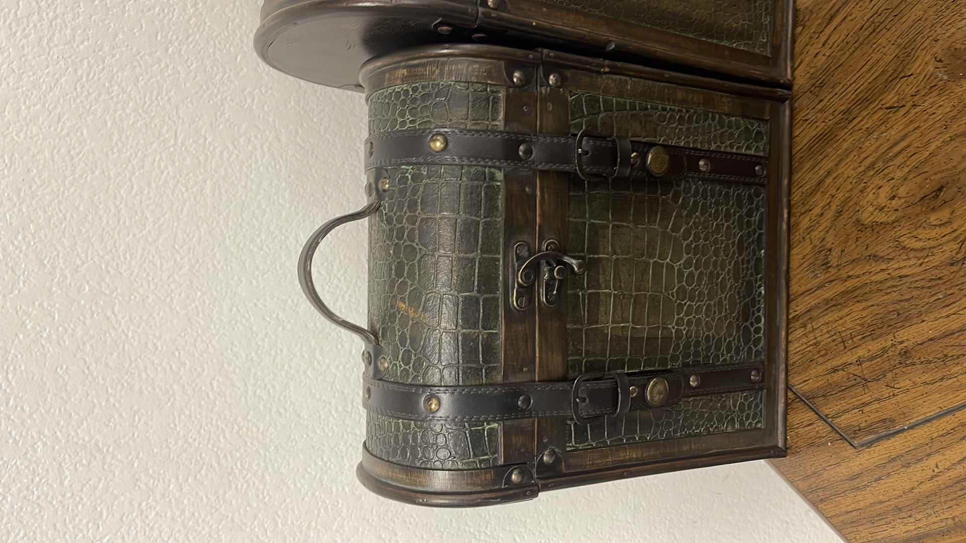 Photo 1 of 2 PC HOME DECOR