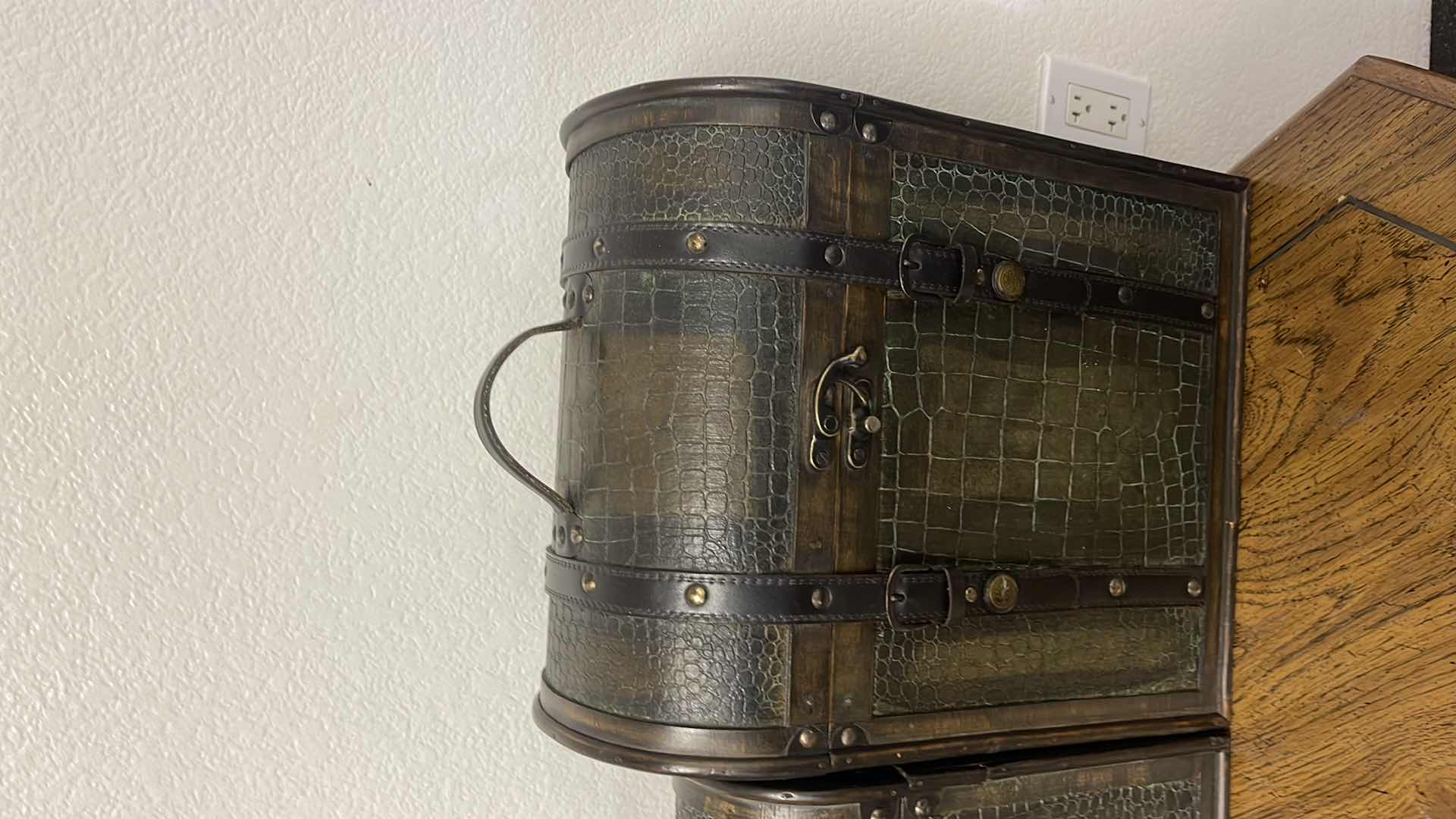 Photo 2 of 2 PC HOME DECOR