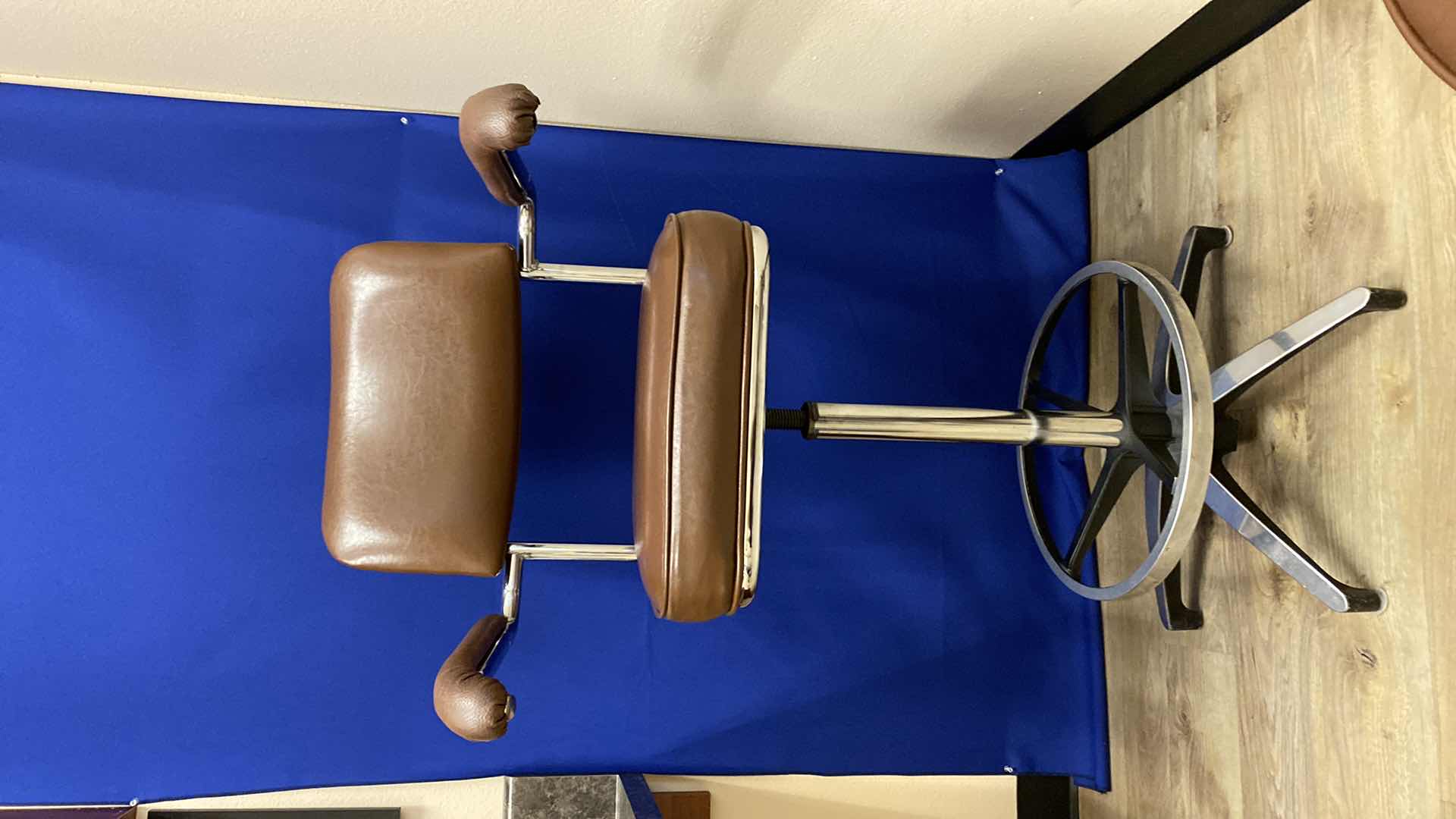 Photo 4 of ROLLING BAR STOOL WITH ADJUSTABLE HEIGHT