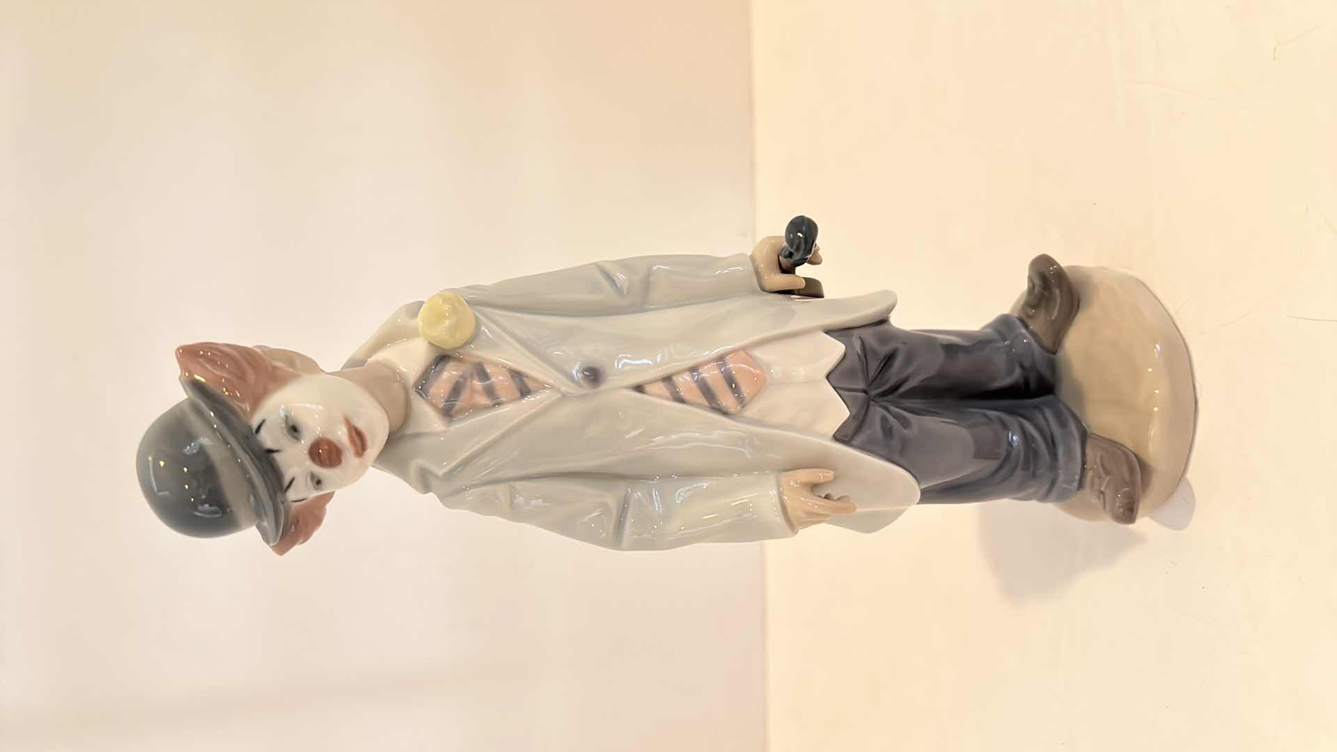 Photo 1 of LLADRO 9” PORCELAIN FIGURINE - CLOWN “CIRCUS SAM”