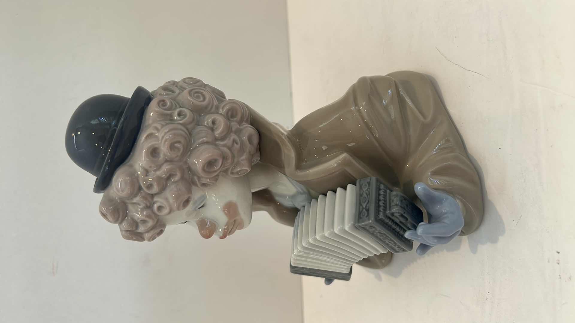 Photo 1 of LLADRO H11” PORCELAIN FIGURINE - CLOWN  “THE MAGIC OF LAUGHTER”