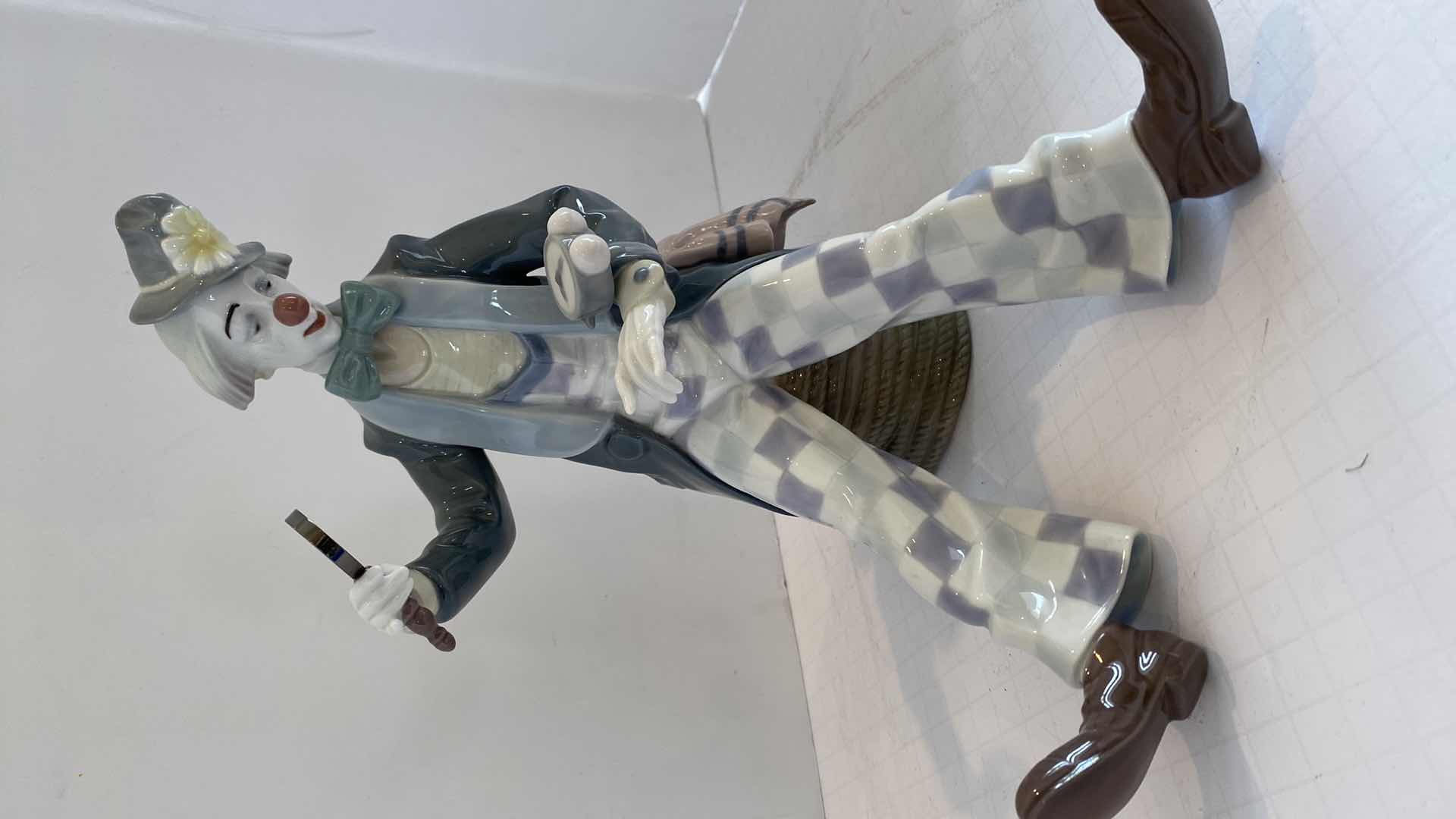 Photo 1 of VINTAGE LLADRO "CHECKING THE TIME" CLOWN FIGURINE 9.5”