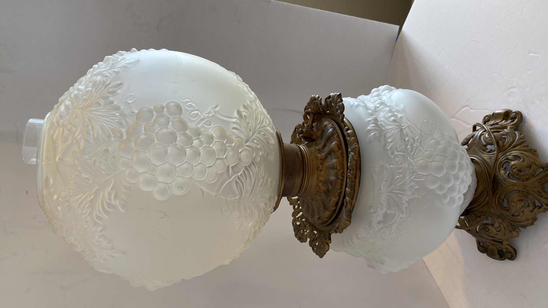 Photo 1 of ANTIQUE GRAPE GLASS TABLE LAMP H25”