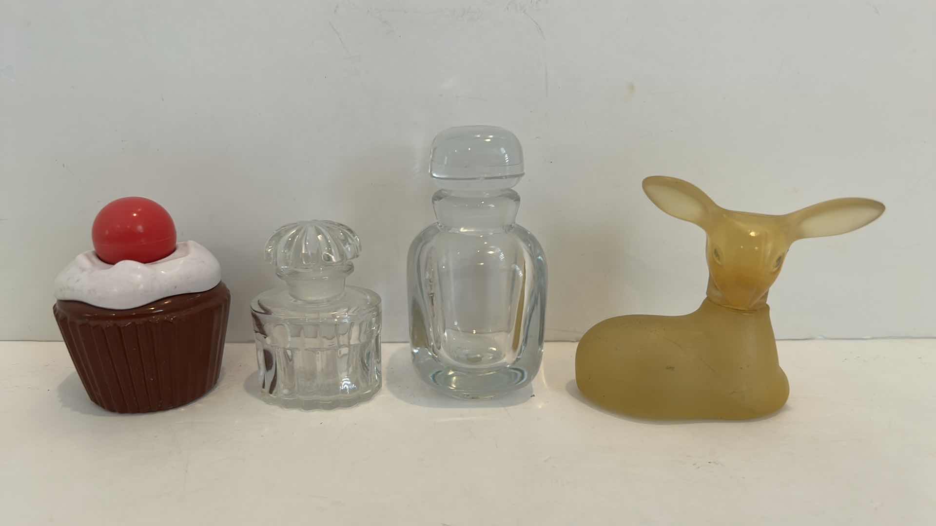 Photo 6 of 4 VINTAGE SMALL PERFUME BOTTLES
