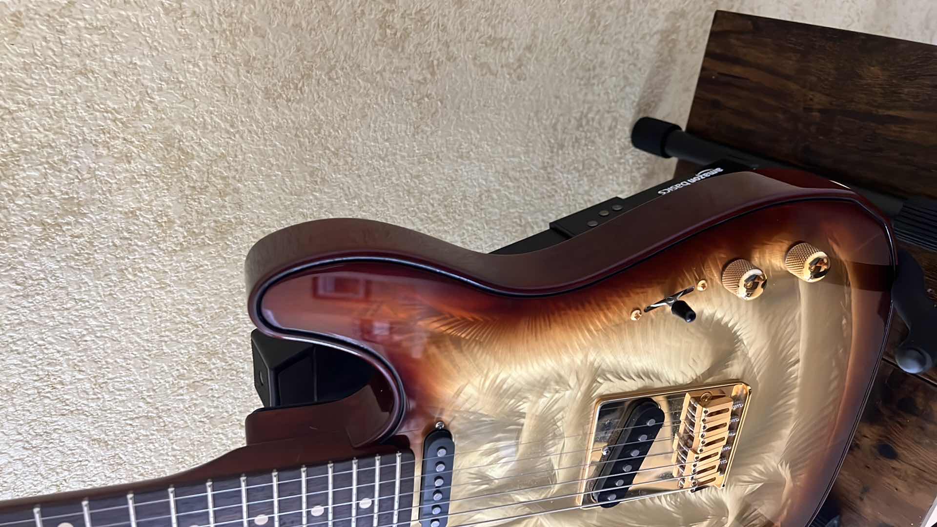 Photo 5 of GIGLIOTTI JOE BONAMASSA DOUBLE SIGNED ELECTRIC GUITAR