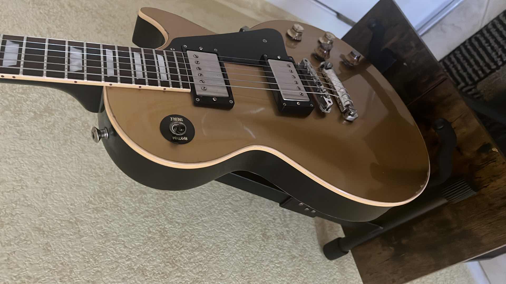 Photo 6 of GIBSON CUSTOM INSPIRED BY SERIES JOE BONAMASSA AGED “LES PAUL” GOLDTOP 026 SIGNED GUITAR W COA & ACCESSORIES