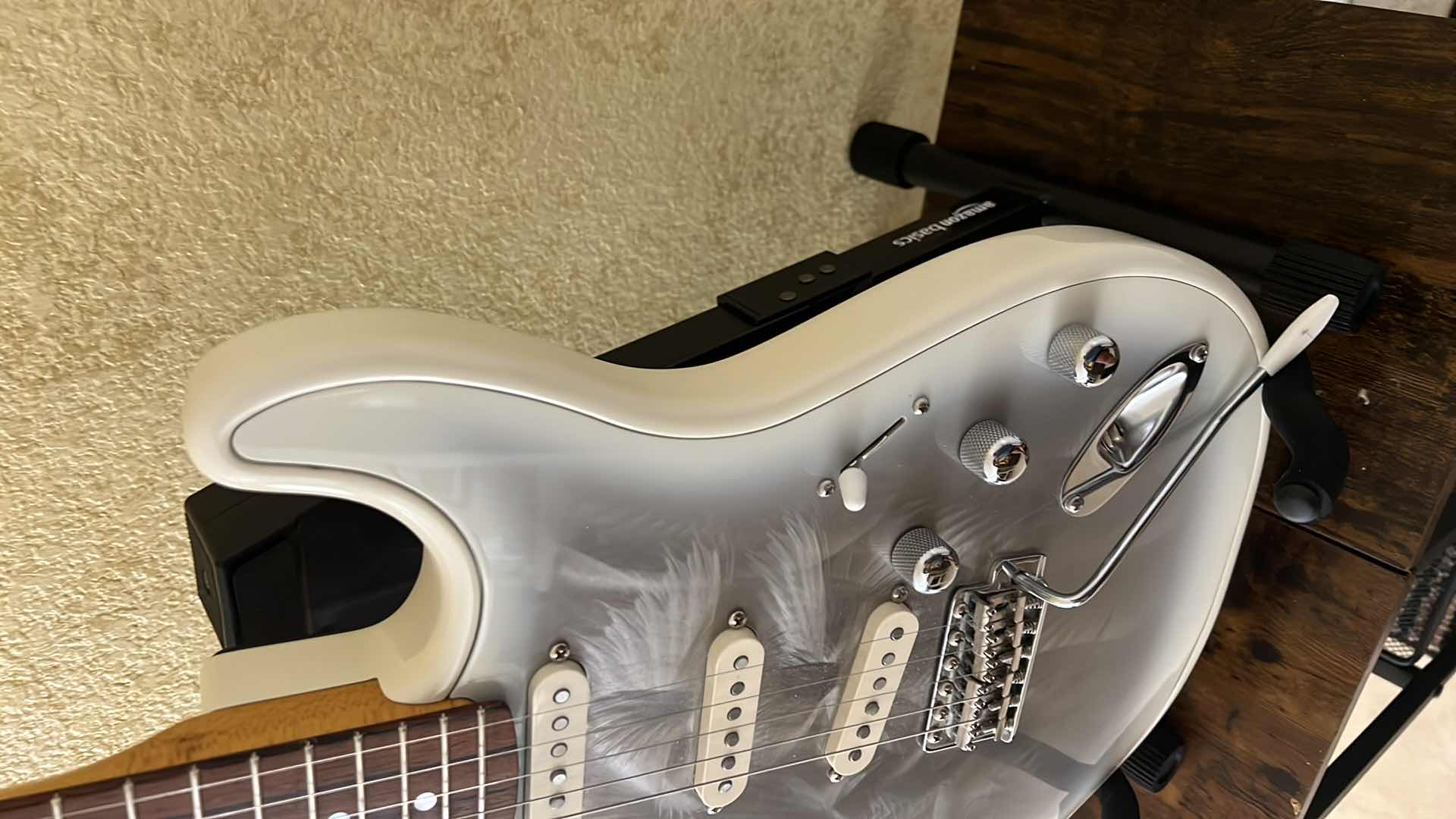 Photo 4 of GIGLIOTTI SIGNED ELECTRIC GUITAR W COA