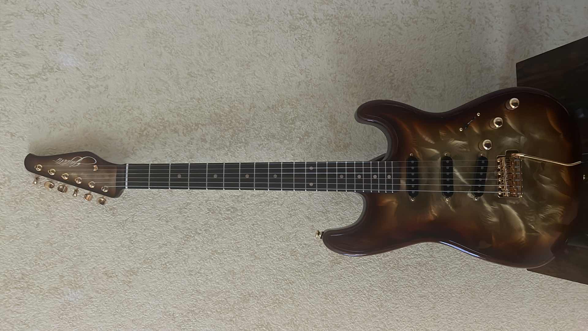 Photo 1 of GIGLIOTTI ELECTRIC GUITAR