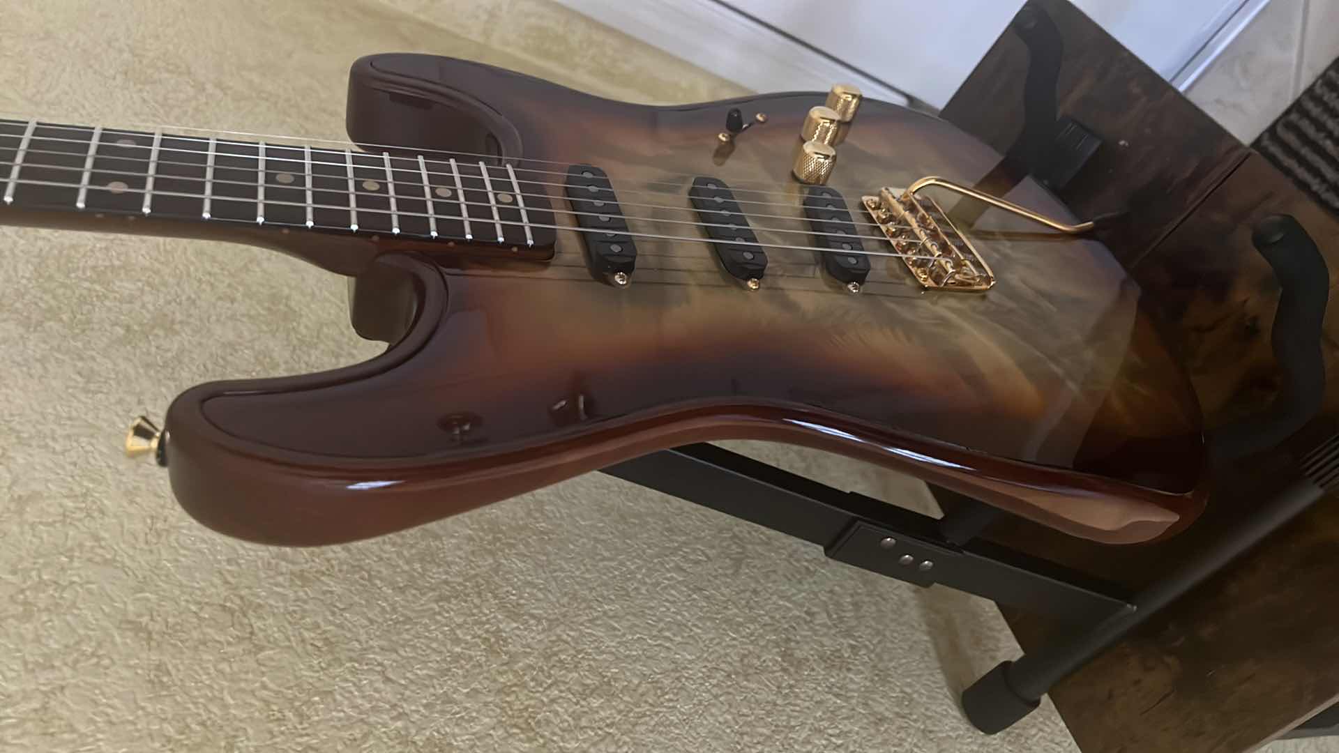 Photo 1 of GIGLIOTTI ELECTRIC GUITAR