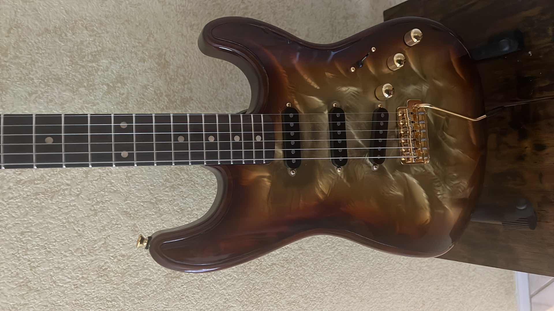 Photo 4 of GIGLIOTTI ELECTRIC GUITAR