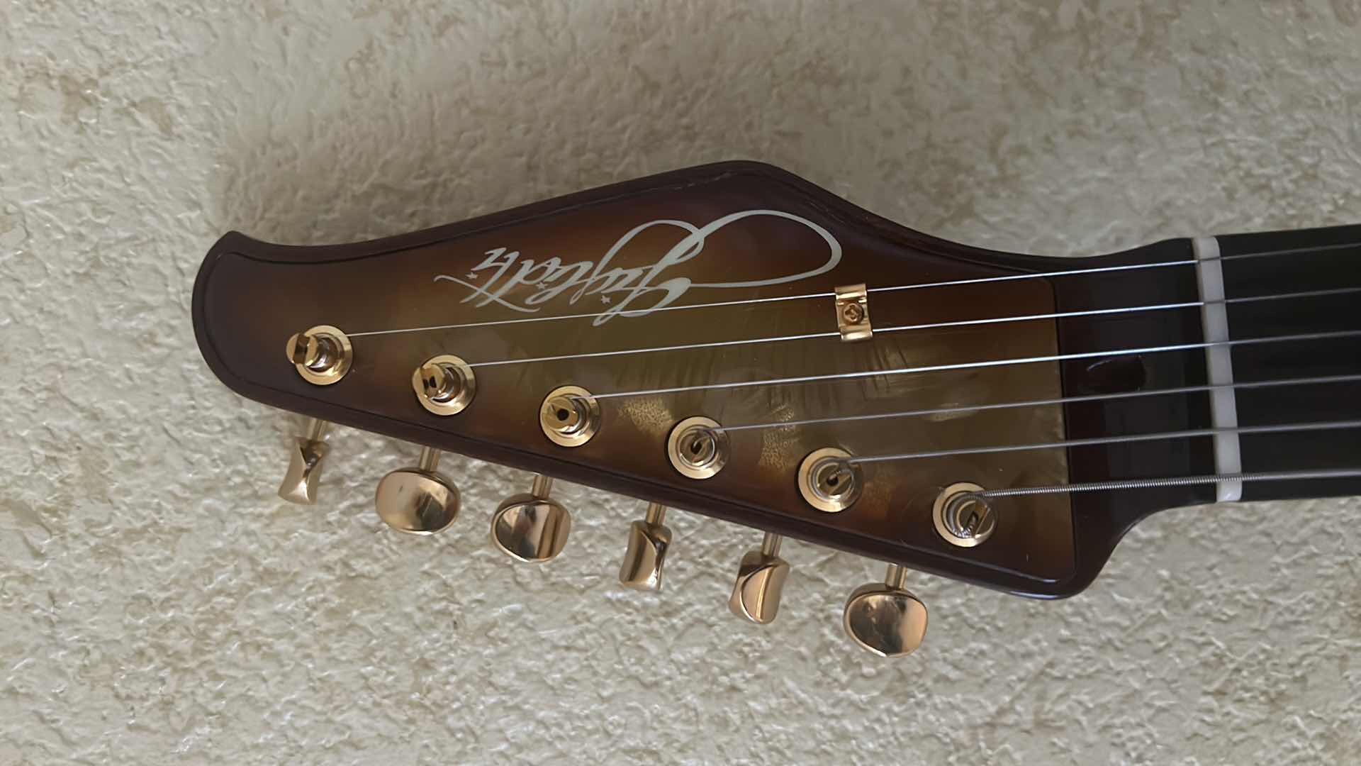 Photo 2 of GIGLIOTTI ELECTRIC GUITAR