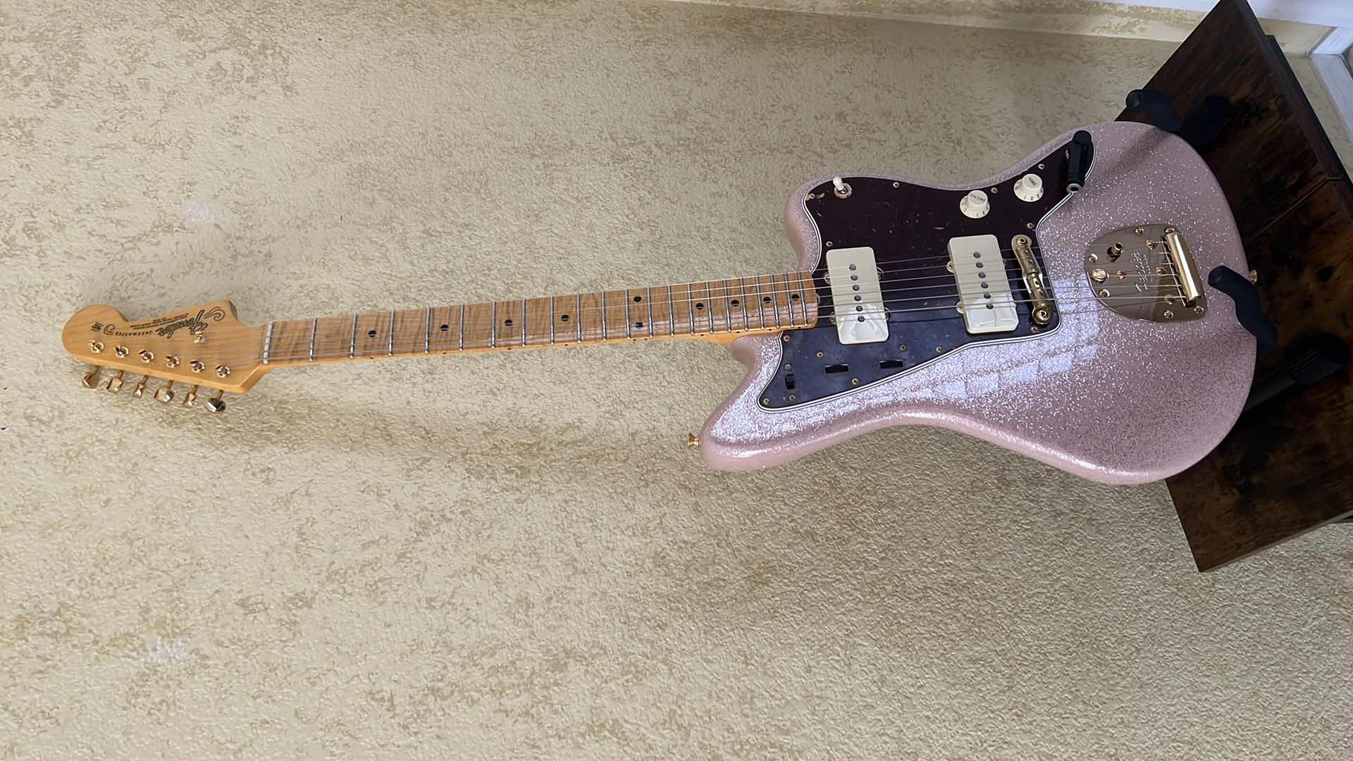 Photo 2 of FENDER CUSTOM SHOP LIMITED EDITION JAZZMASTER  PINK GUITAR