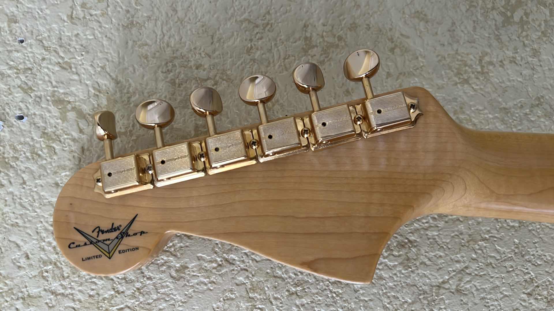 Photo 7 of FENDER CUSTOM SHOP LIMITED EDITION JAZZMASTER  PINK GUITAR