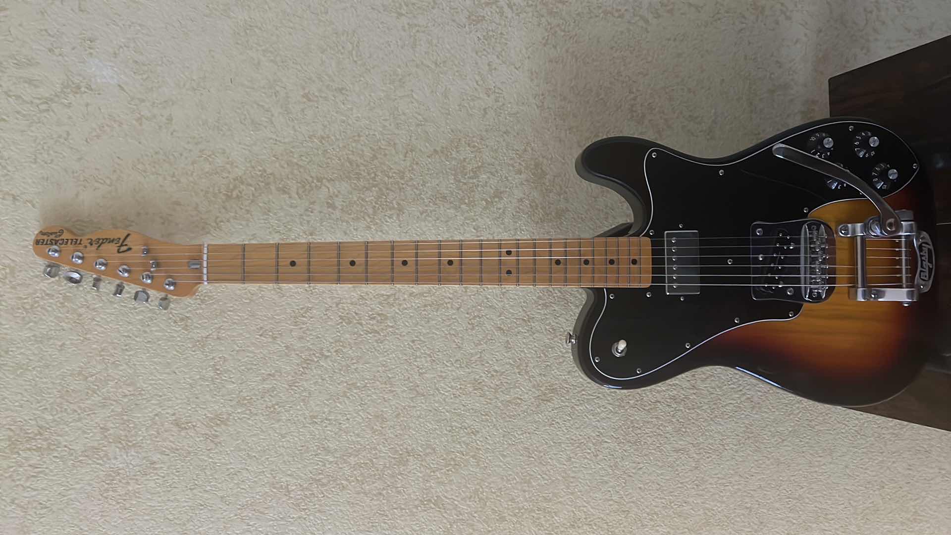 Photo 1 of FENDER AMERICAN VINTAGE ‘72 TELECASTER CUSTOM MAPLE FINGERBOARD BLACK GUITAR