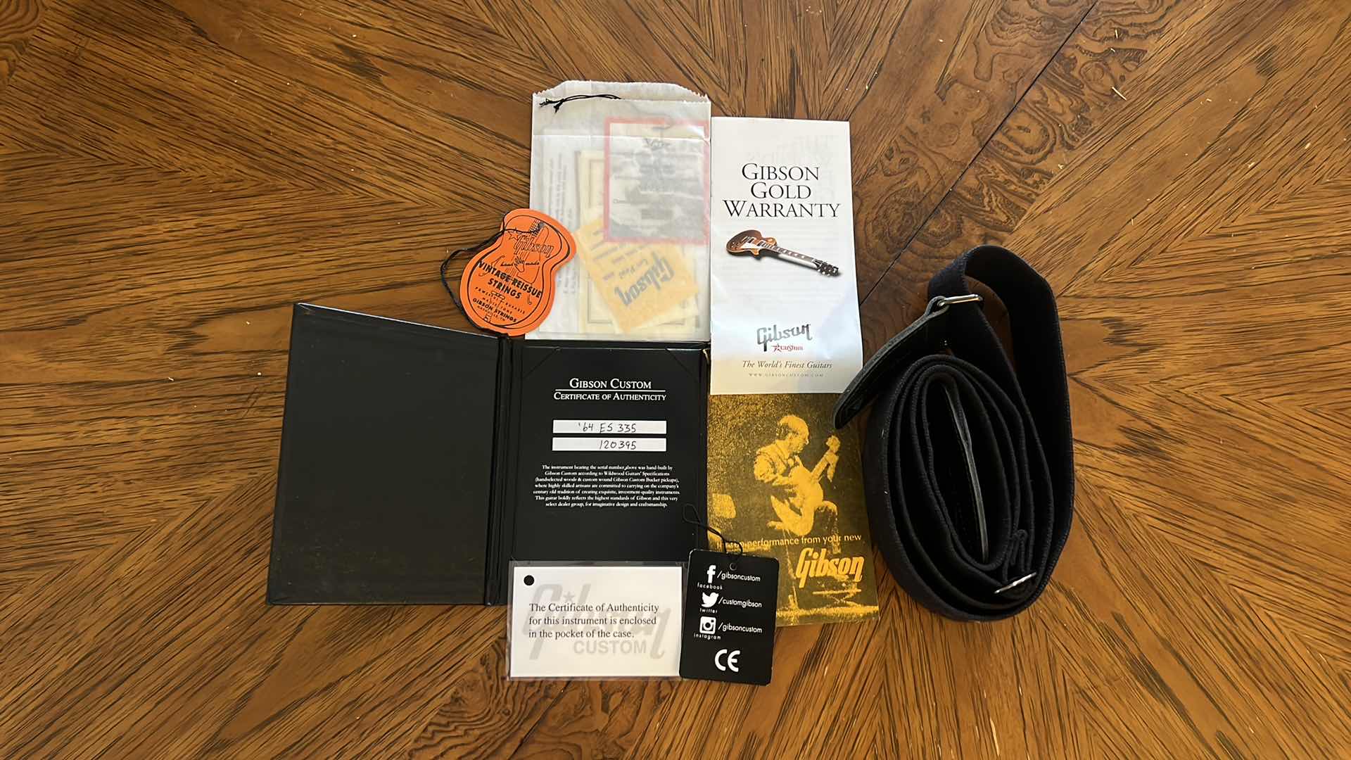 Photo 1 of GIBSON CUSTOM ‘64 120395 GUITAR W. COA & ACCESSORIES