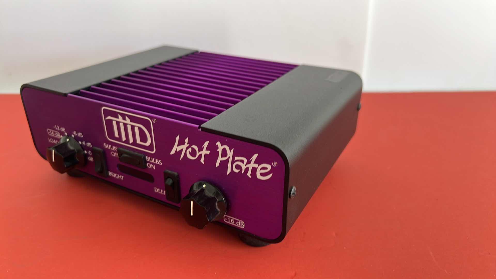 Photo 1 of THD 8 OHM HOT PLATE POWER ATTENUATOR GUITAR EFFECTS PEDAL 