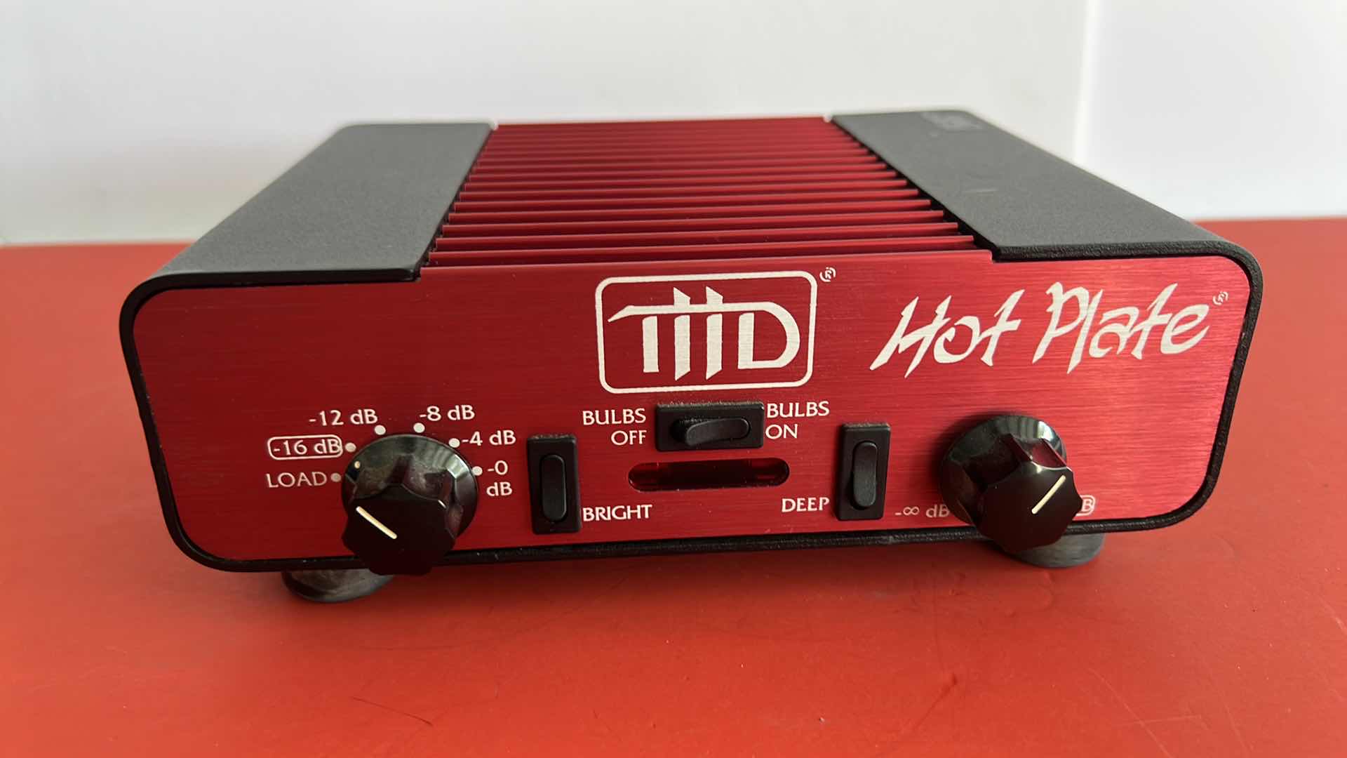 Photo 1 of THD HOT PLATE RED POWER ATTENUATOR - 4 Ohm GUITAR AMP
