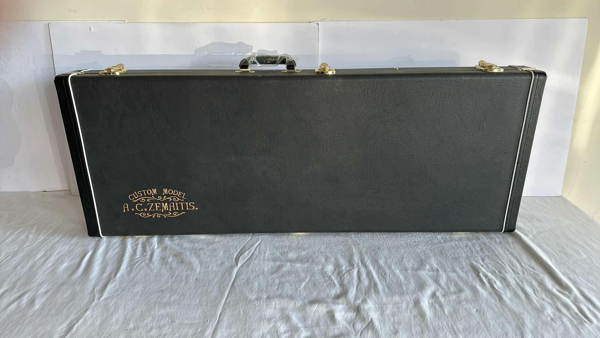 Photo 1 of CUSTOM MODEL A C ZEMAITIS GUITAR CASE W PLUSH LINING