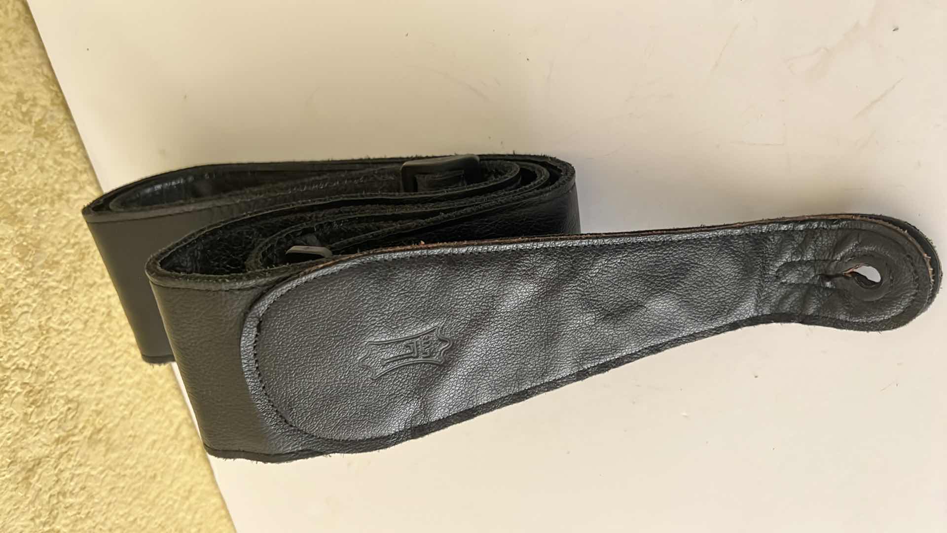 Photo 1 of LEVYS BLACK LEATHER GUITAR STRAP