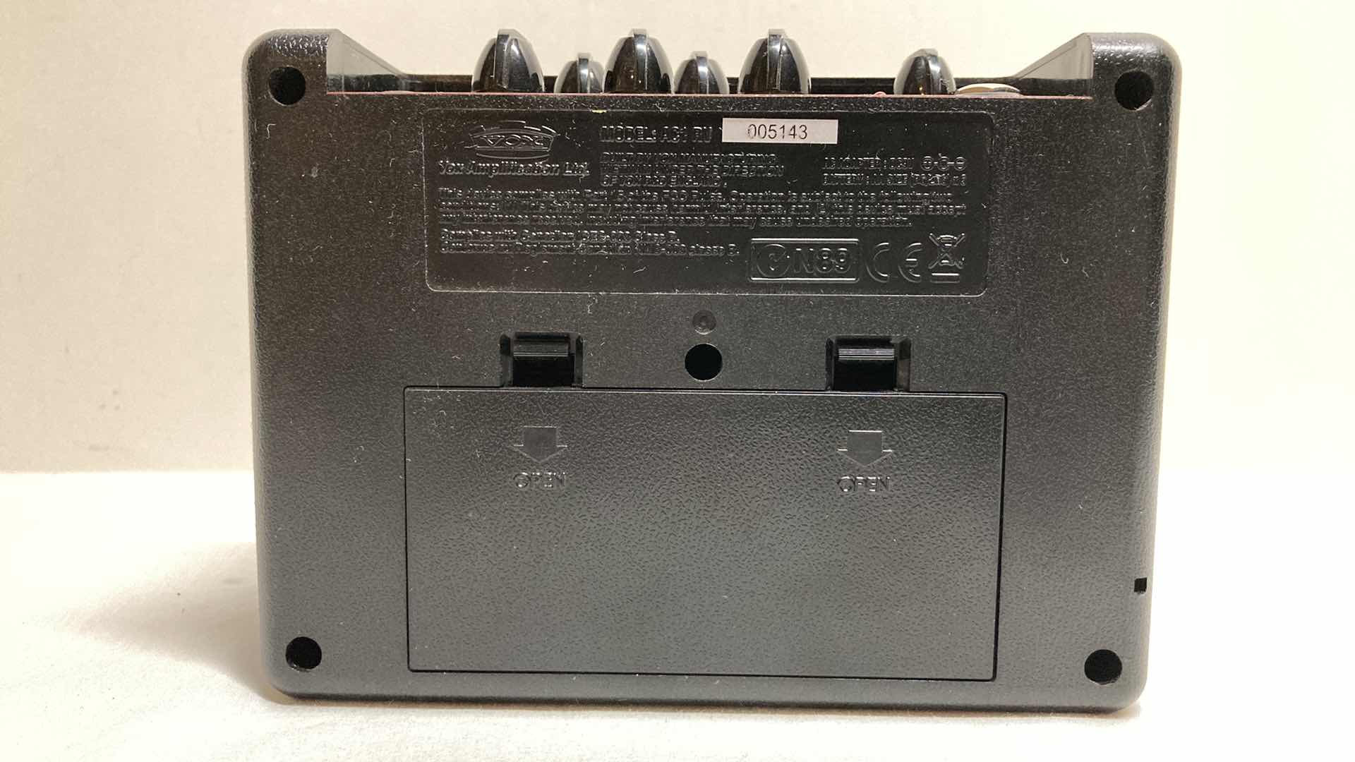 Photo 1 of VOX RHYTHM BASS COMBO AMPLIFIER MODEL AR1 RV