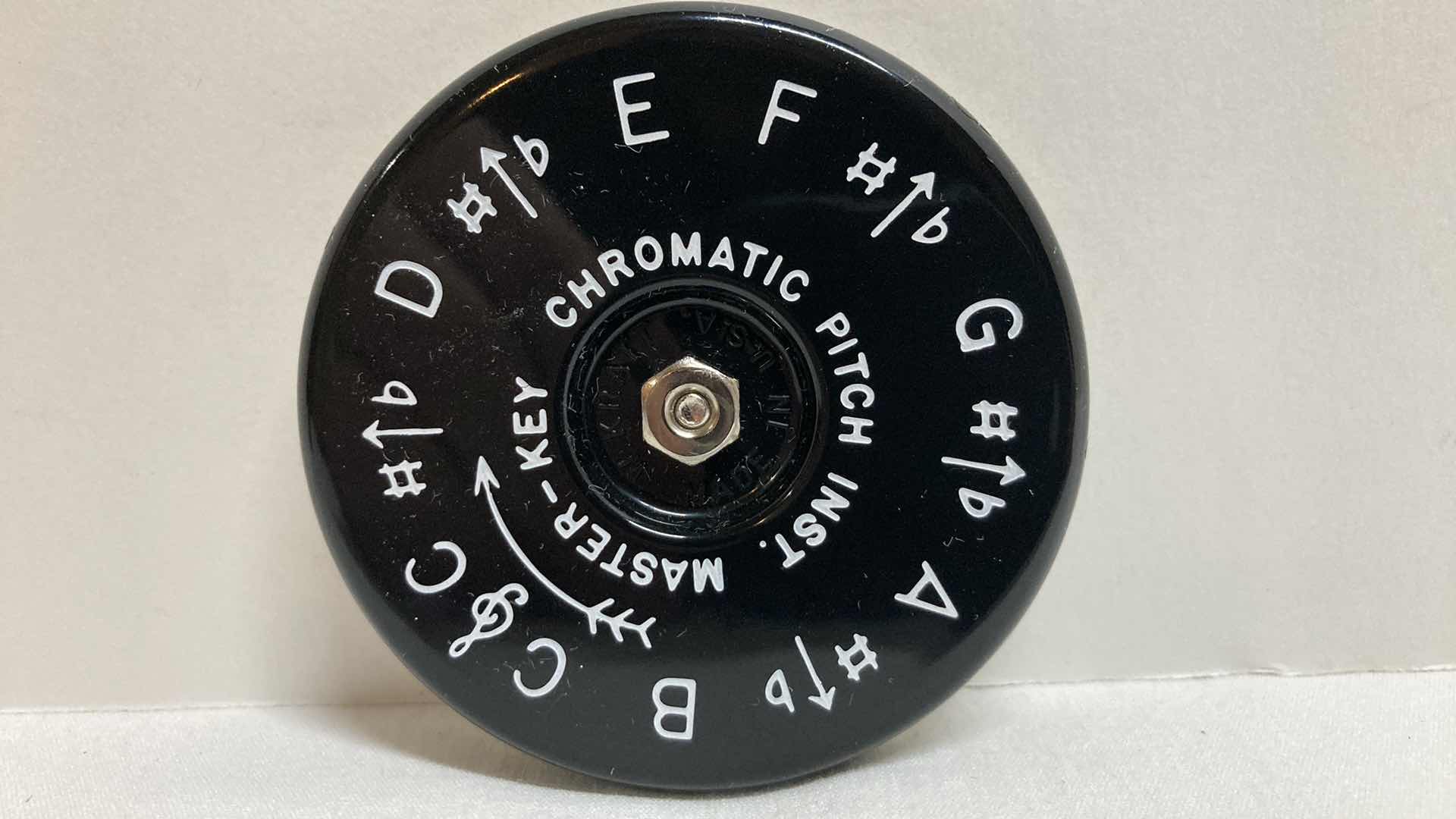 Photo 3 of THE MASTER KEY CHROMATIC 13 KEY PITCH INSTRUMENT MODEL MK2-C A-440