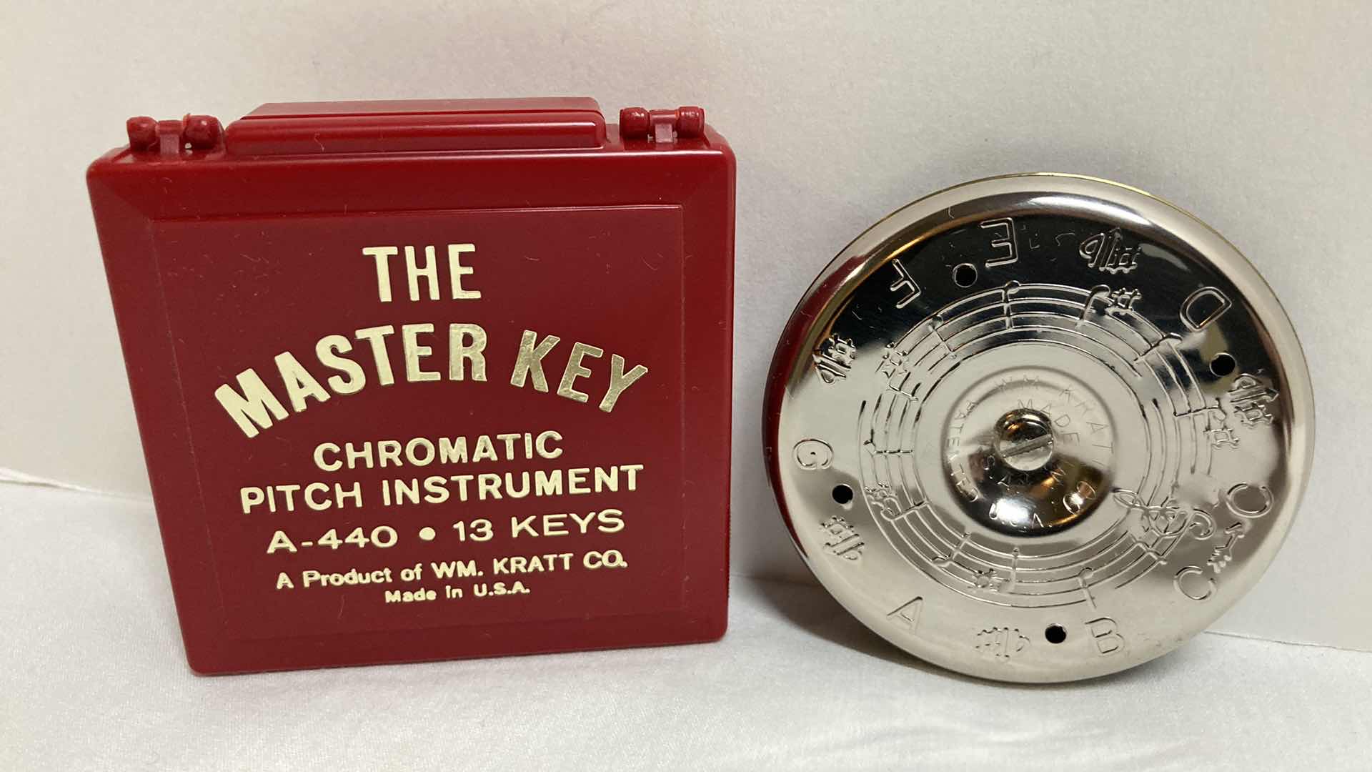 Photo 2 of THE MASTER KEY CHROMATIC 13 KEY PITCH INSTRUMENT MODEL MK2-C A-440