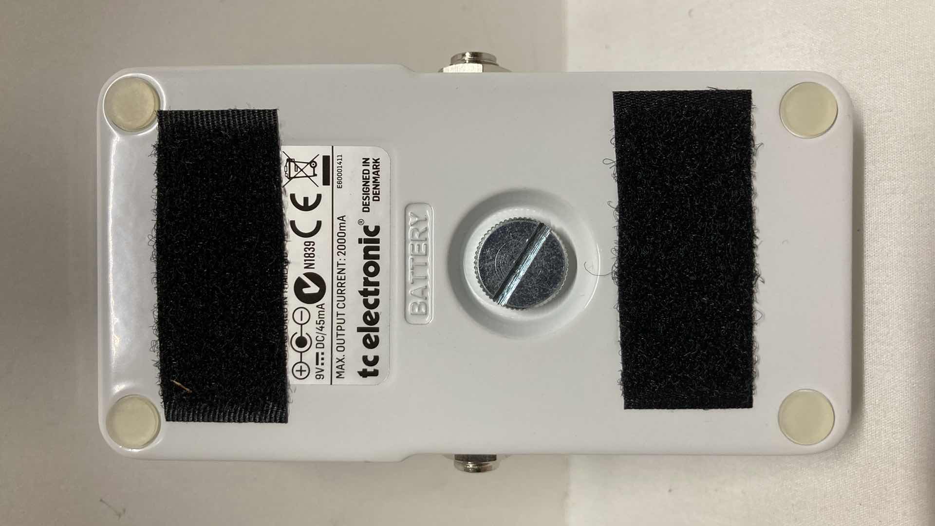 Photo 1 of TC ELECTRONIC POLY TUNE 2 CHROMATIC TUNER TRUE BYPASS